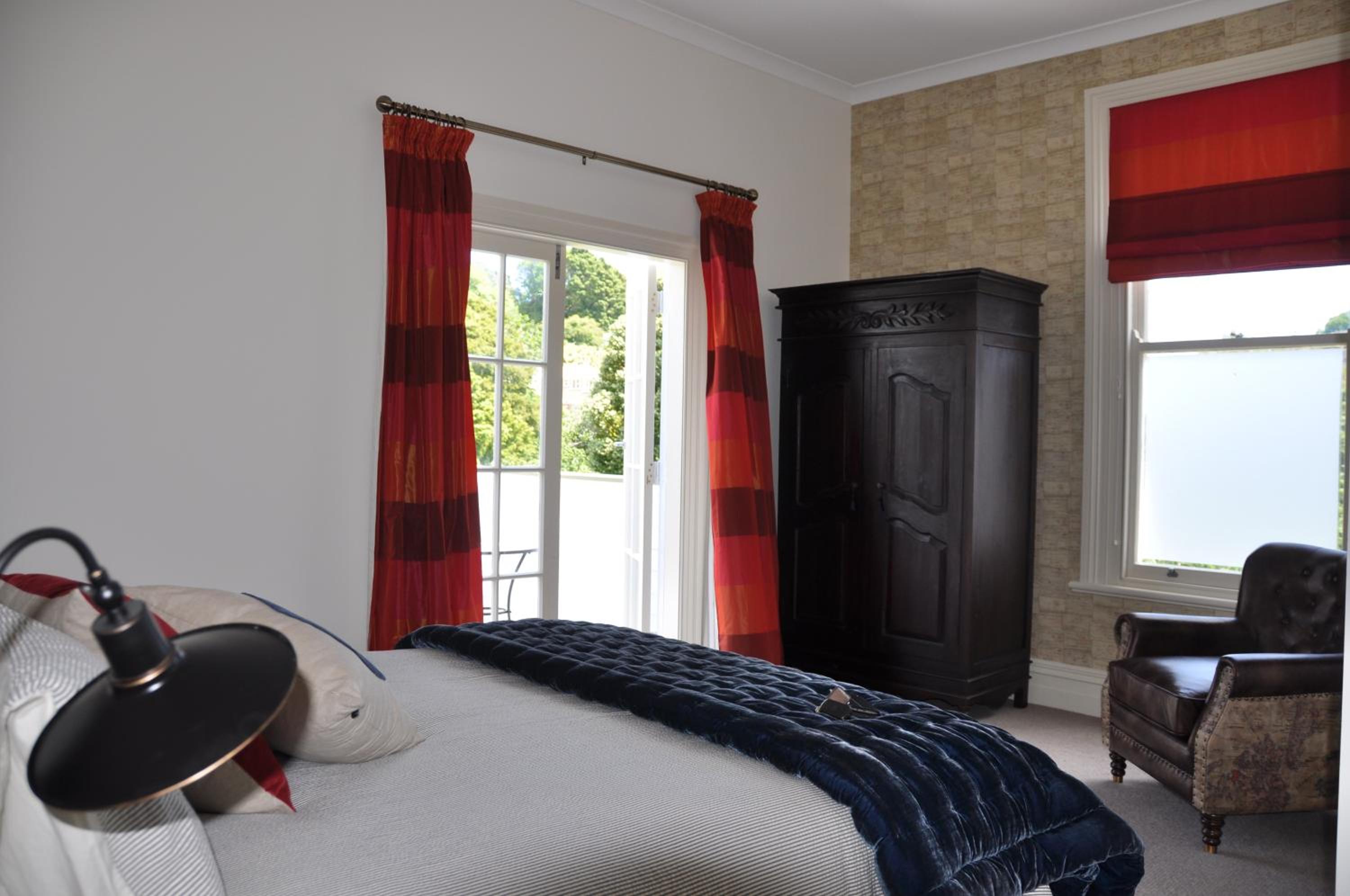 Queen Suite With Spa Bath photo 1