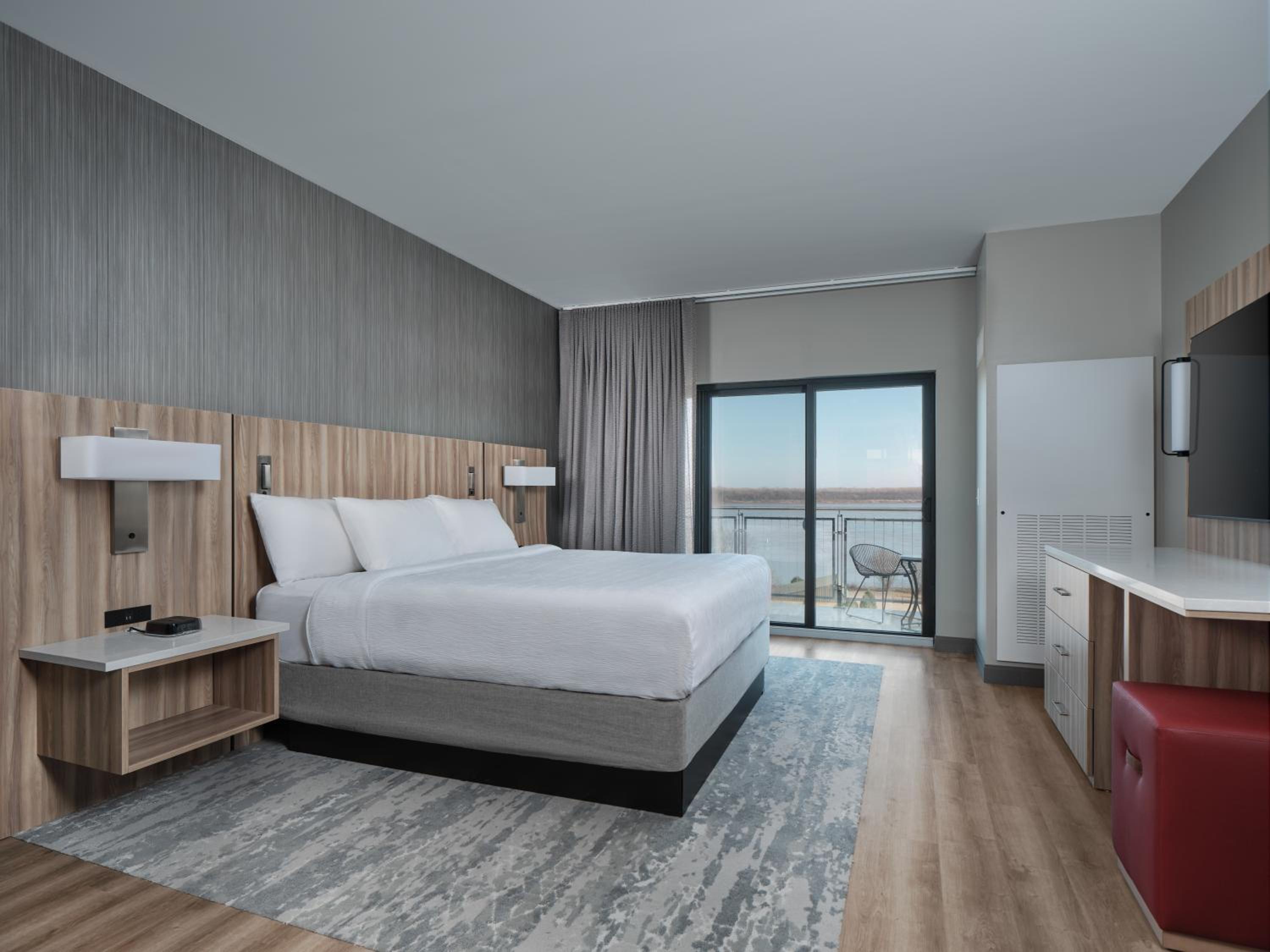 King Suite with Balcony photo 3