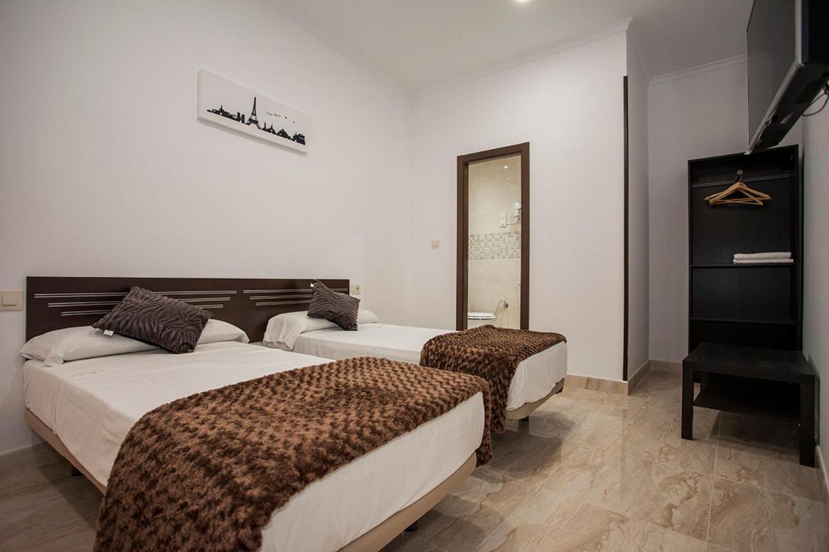 Interior Double Room - 2 beds photo 3