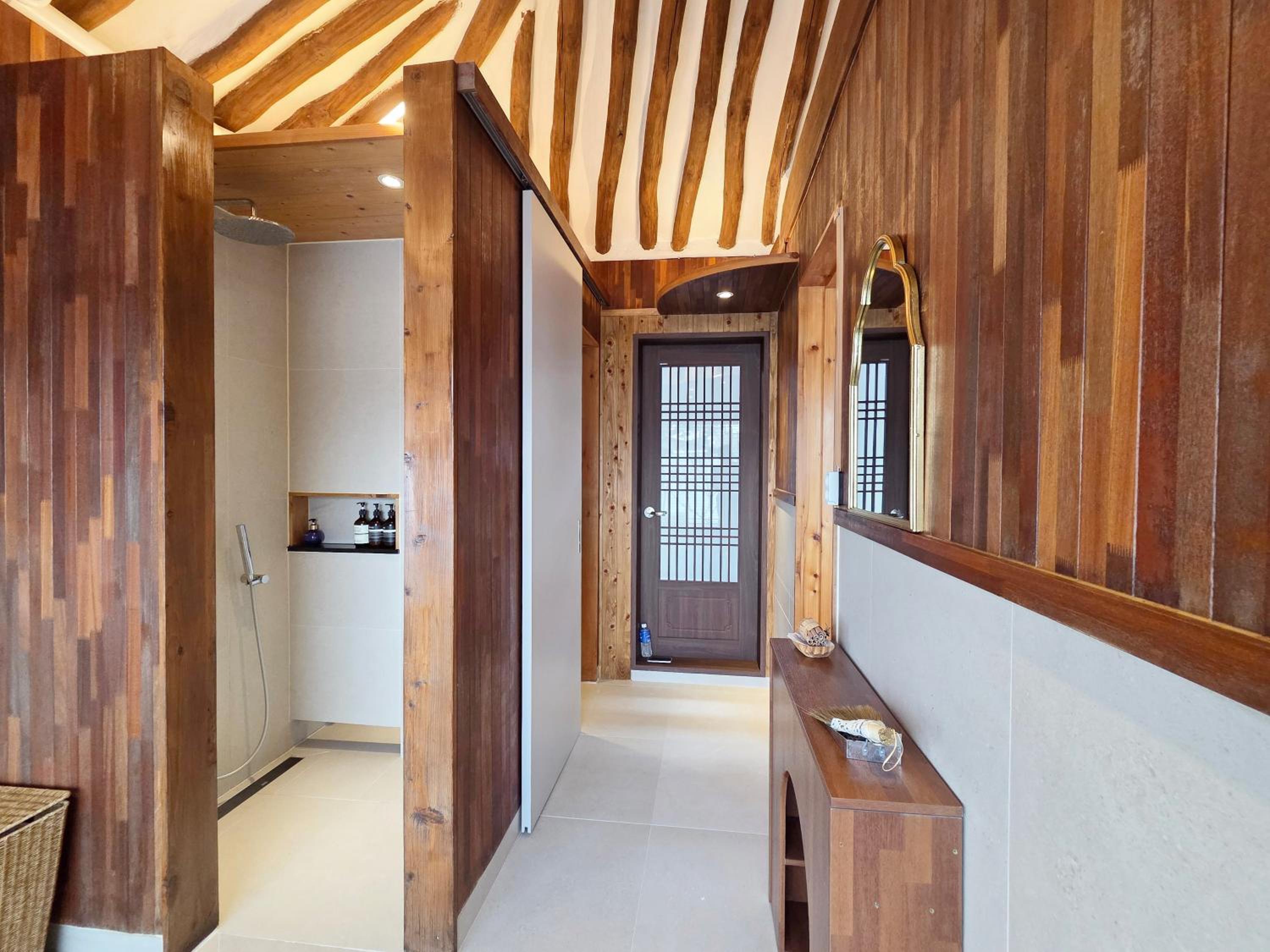 One-Bedroom House photo 2