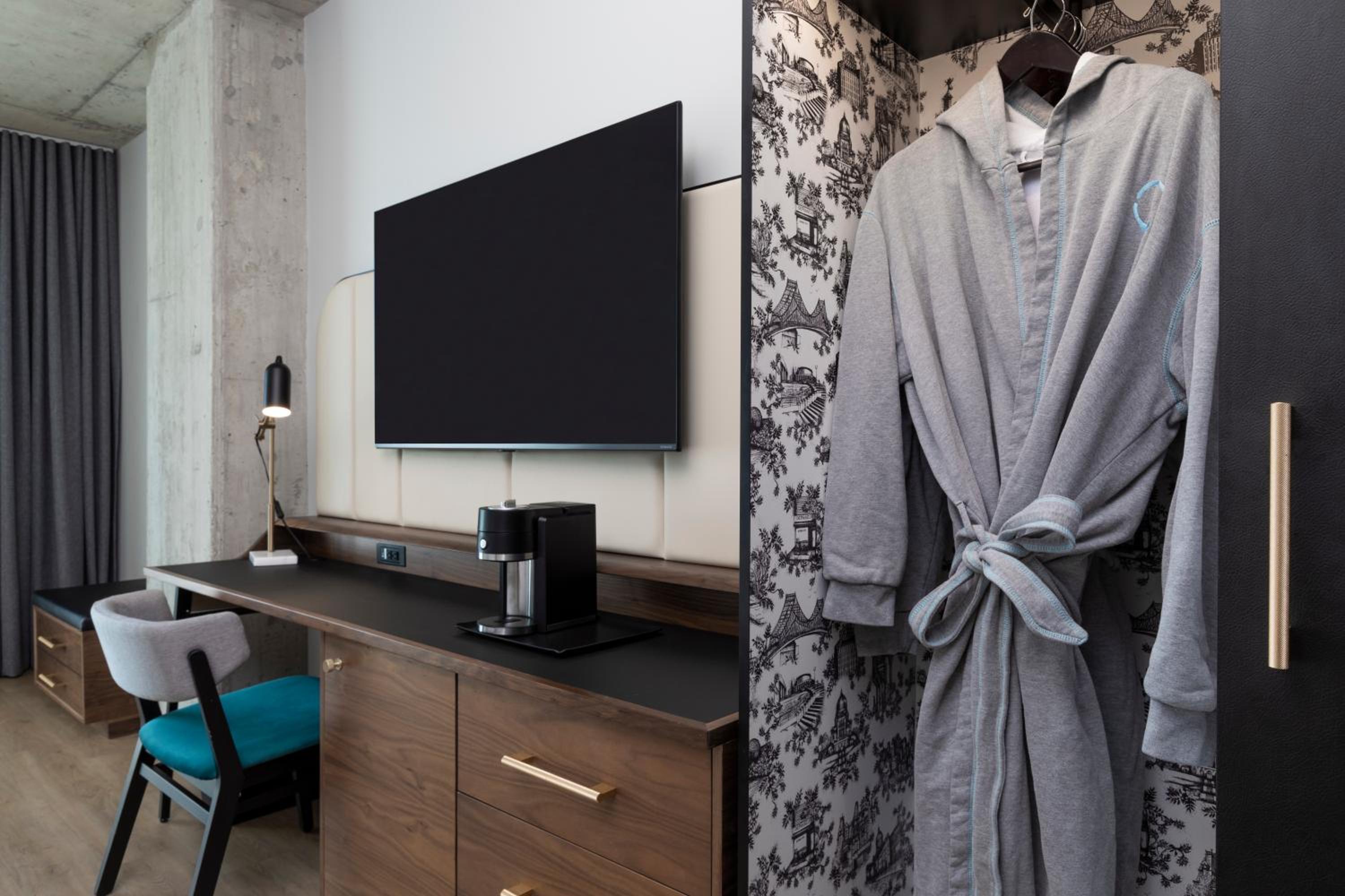 Queen Room with Two Queen Beds and City View - Mobility Accessible Shower