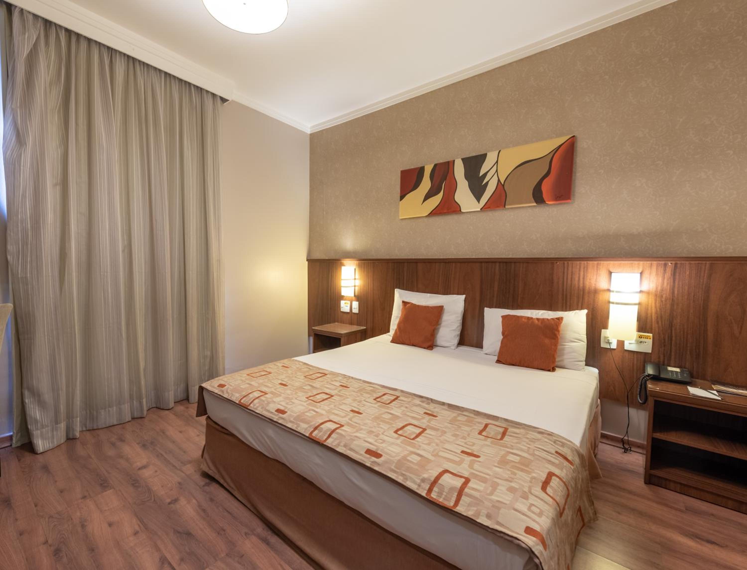 Queen Room with City View