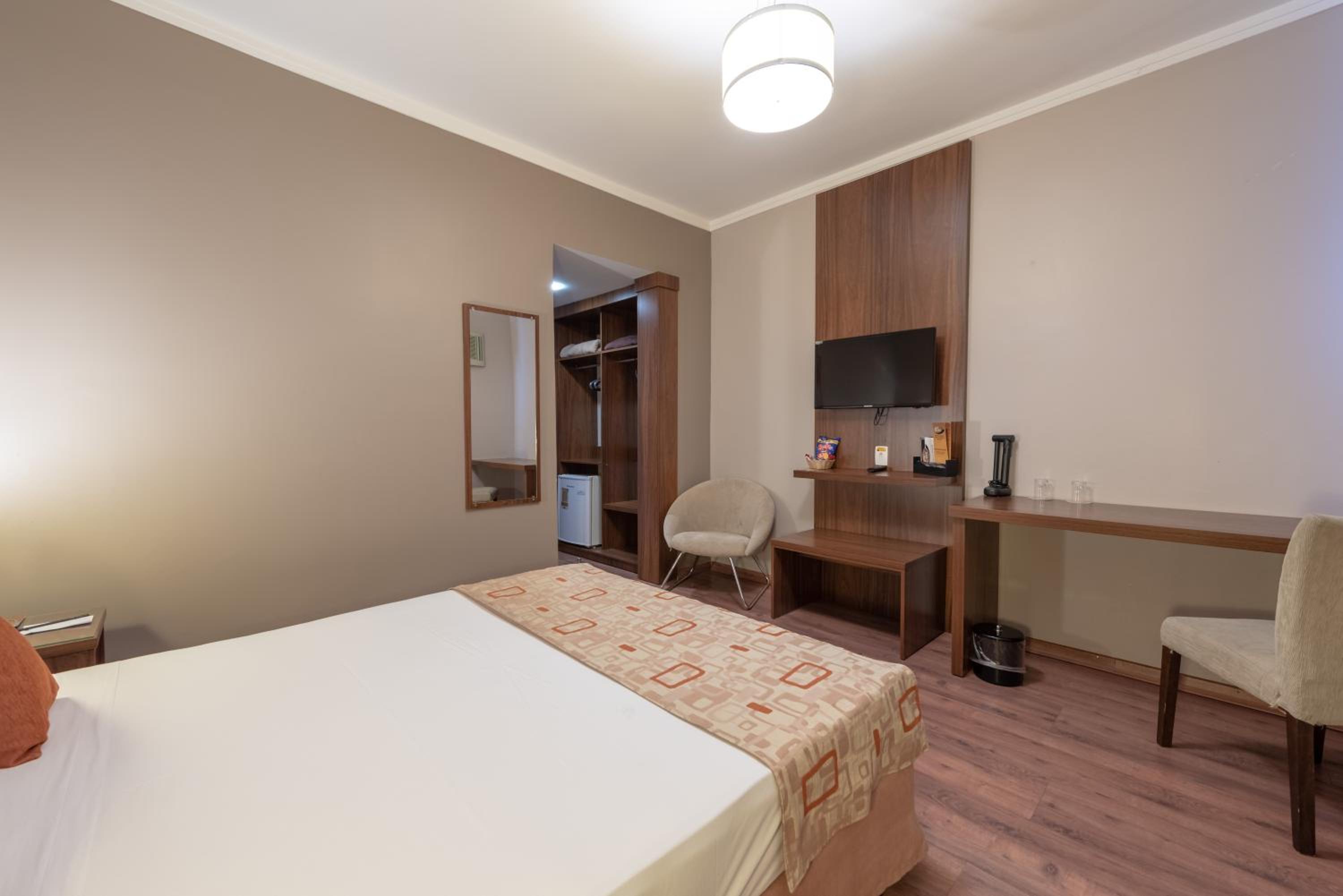 Queen Room with City View photo 2