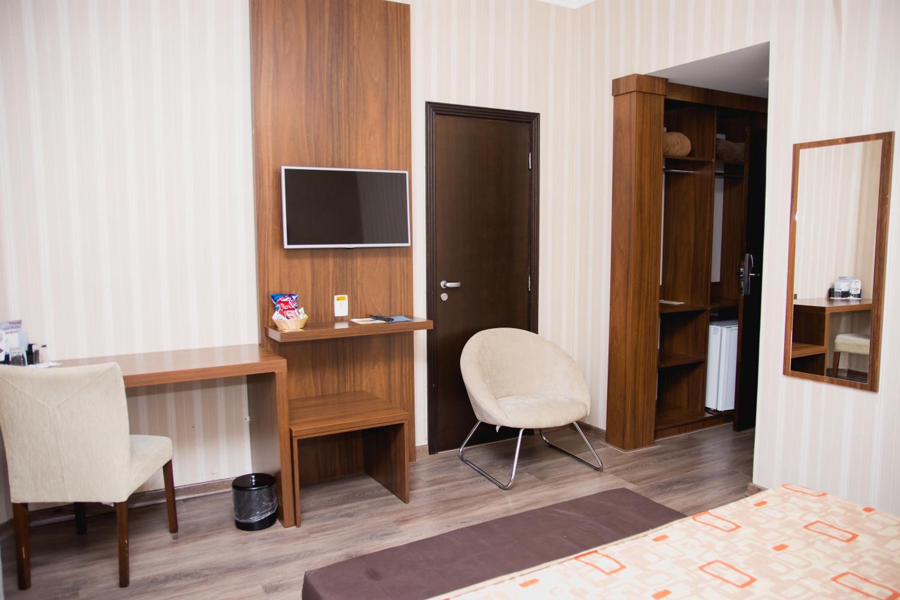 Queen Room with City View photo 3