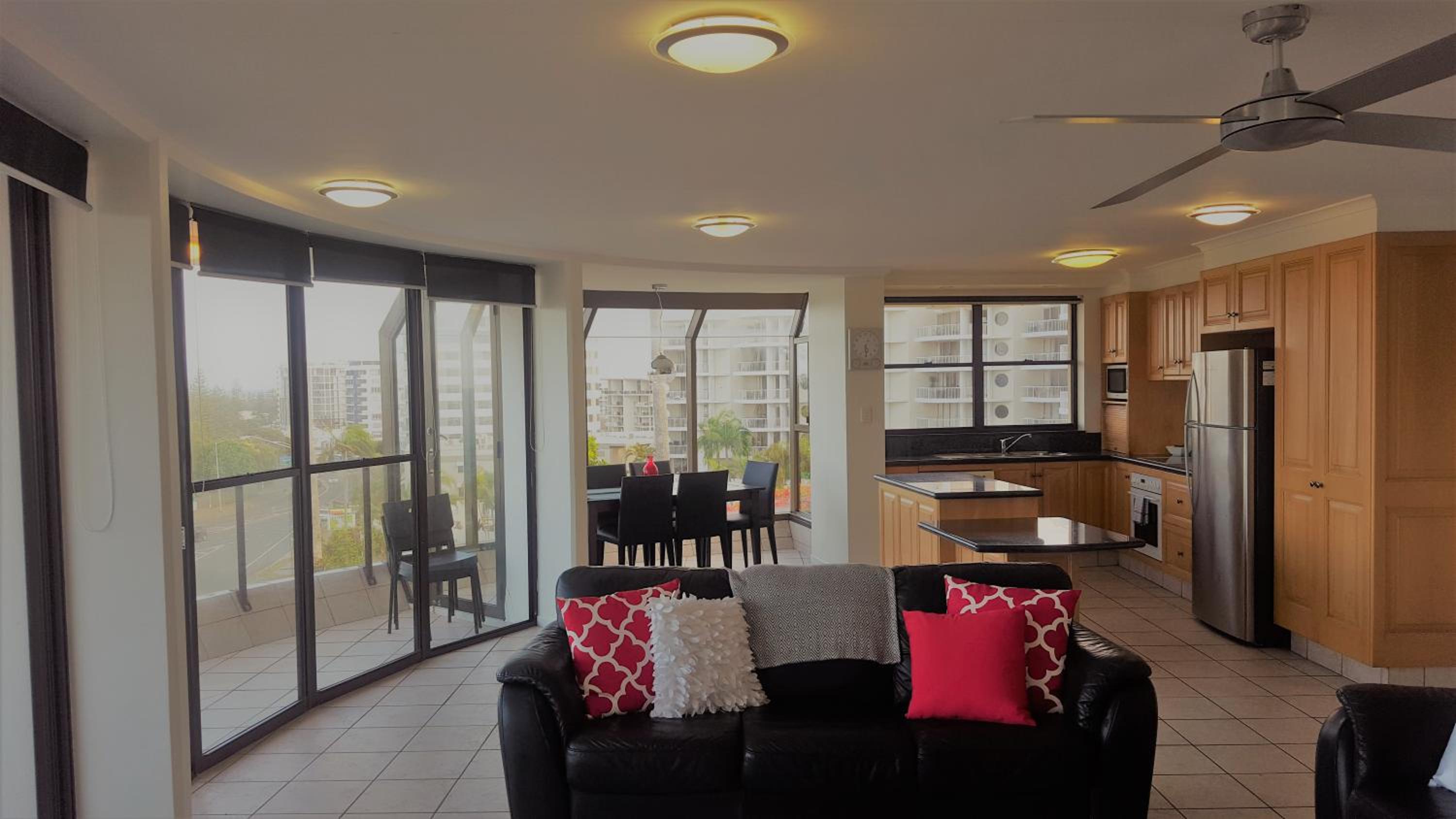 Three-Bedroom Apartment Marina Heights - Mid Level