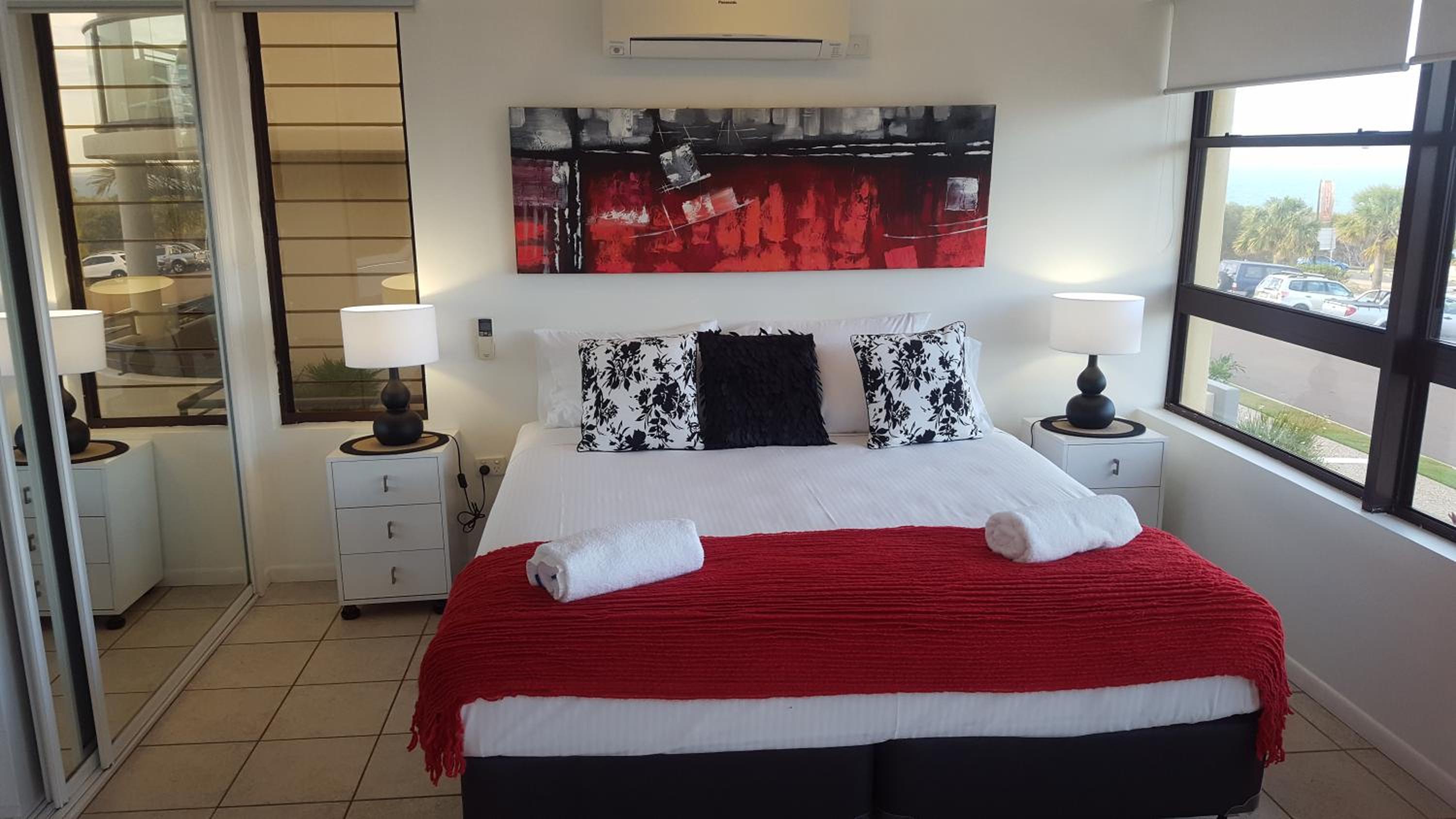 Two-Bedroom Apartment Marina Heights - Mid Level