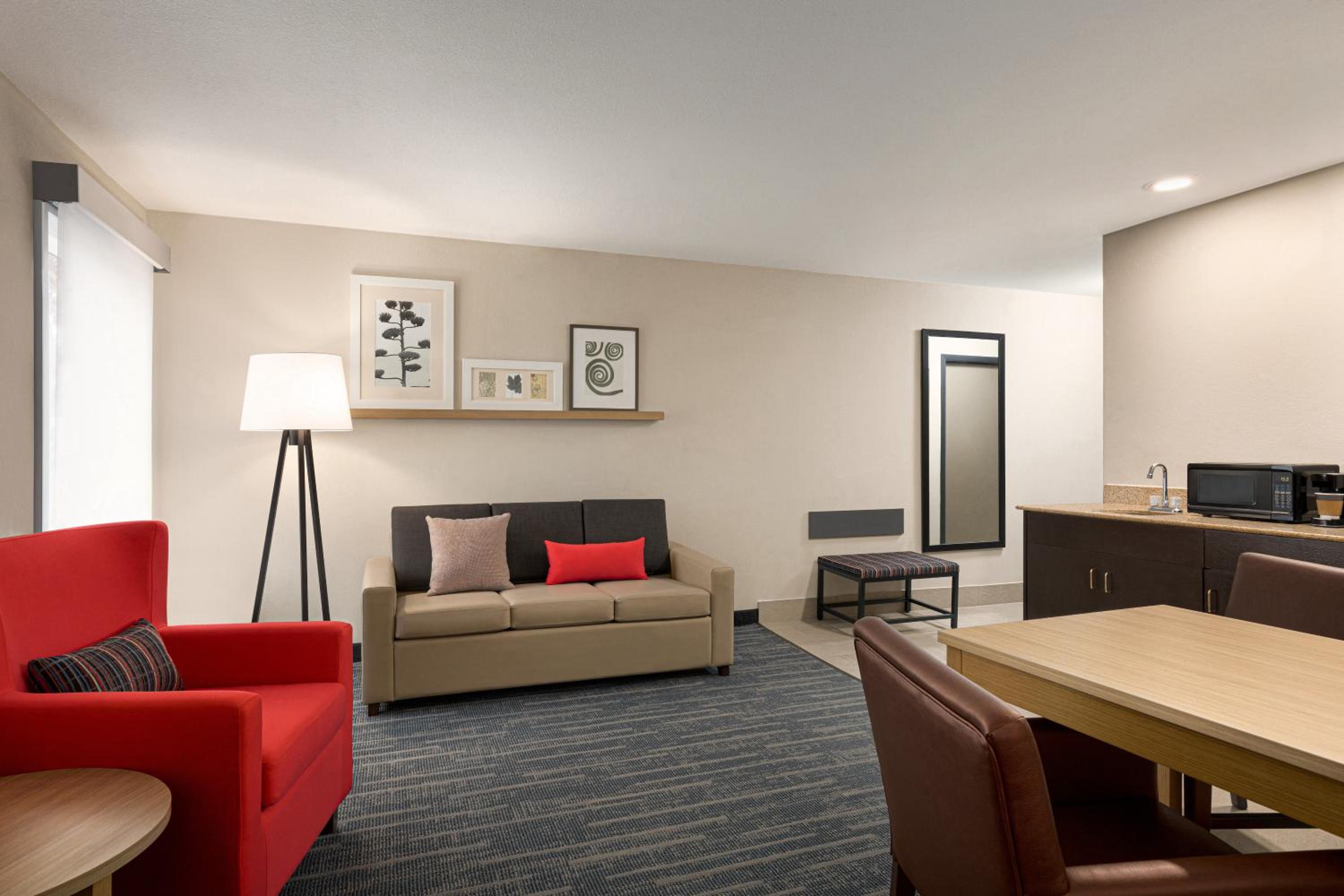 King Suite with Whirlpool - Photo 3