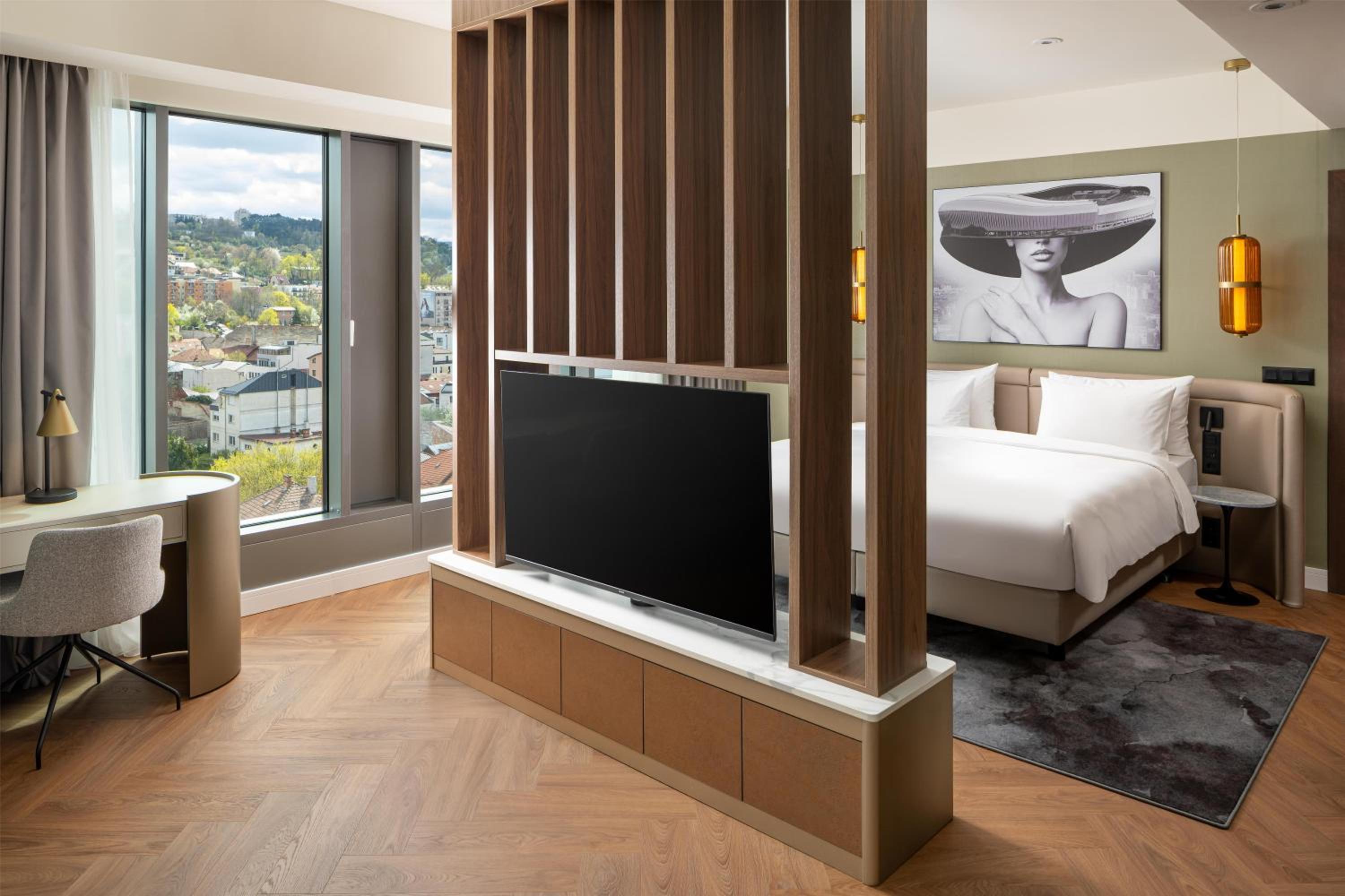 Premium Room with Balcony - Photo 3