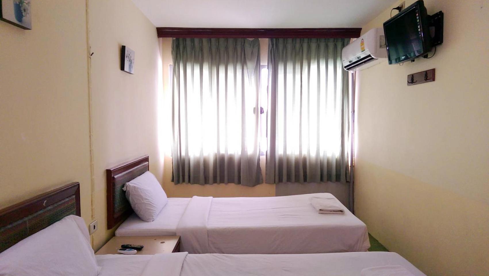 Twin Room with Private Bathroom
