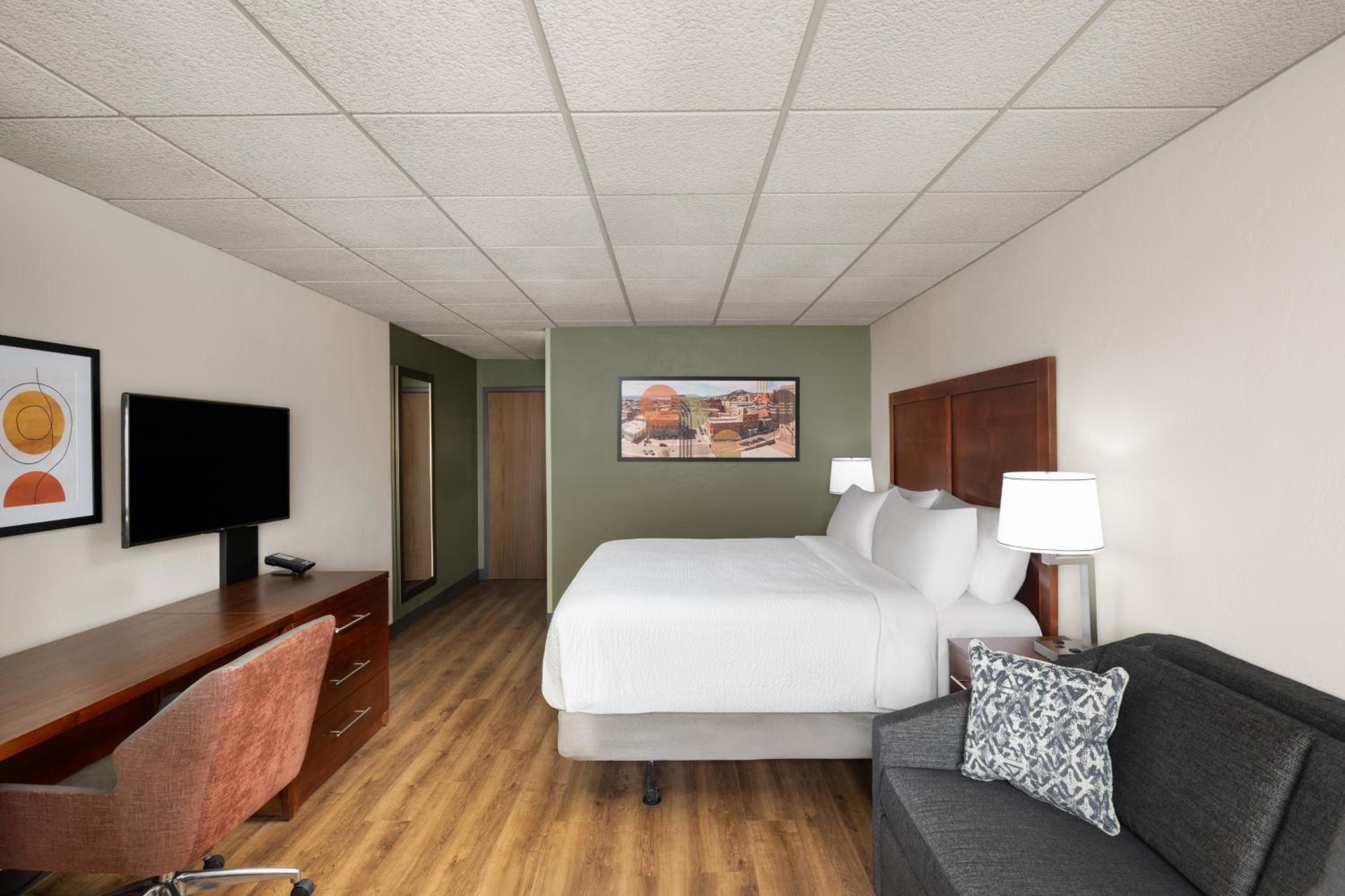 Standard King Room with Sofa Bed photo 2