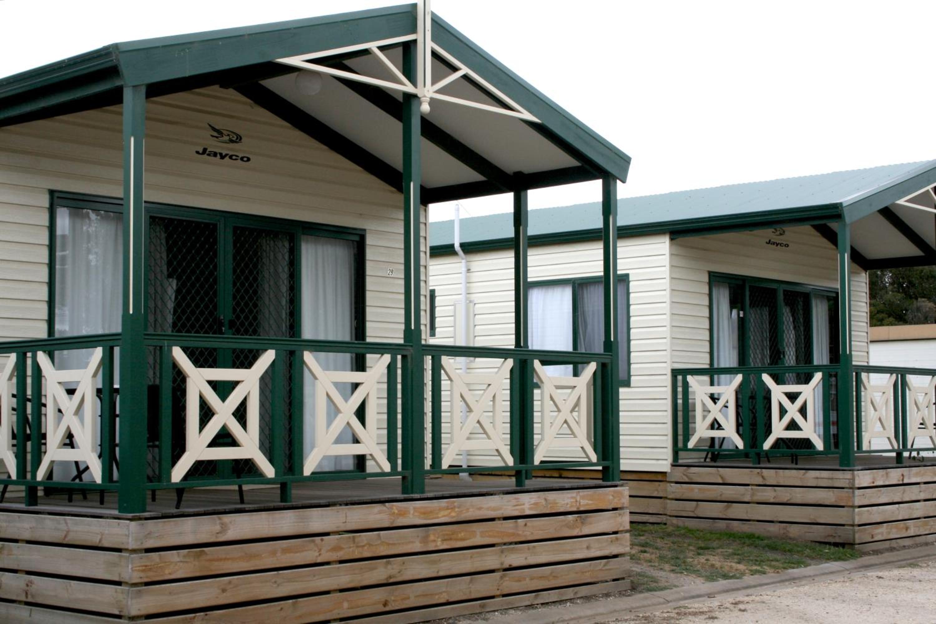 Deluxe Cabin (No Pets) - Photo 3