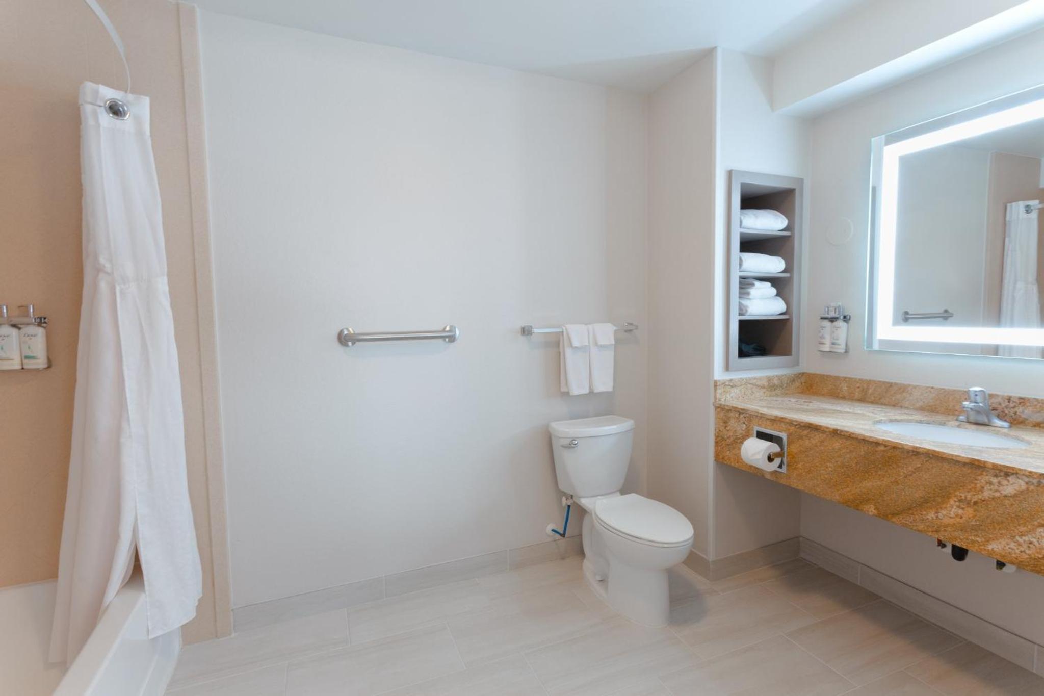 Executive King Suite - Non-Smoking - Photo 1