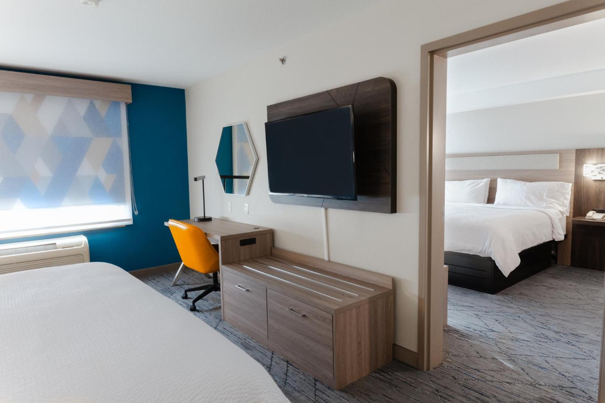 Executive King Suite - Non-Smoking - Photo 2