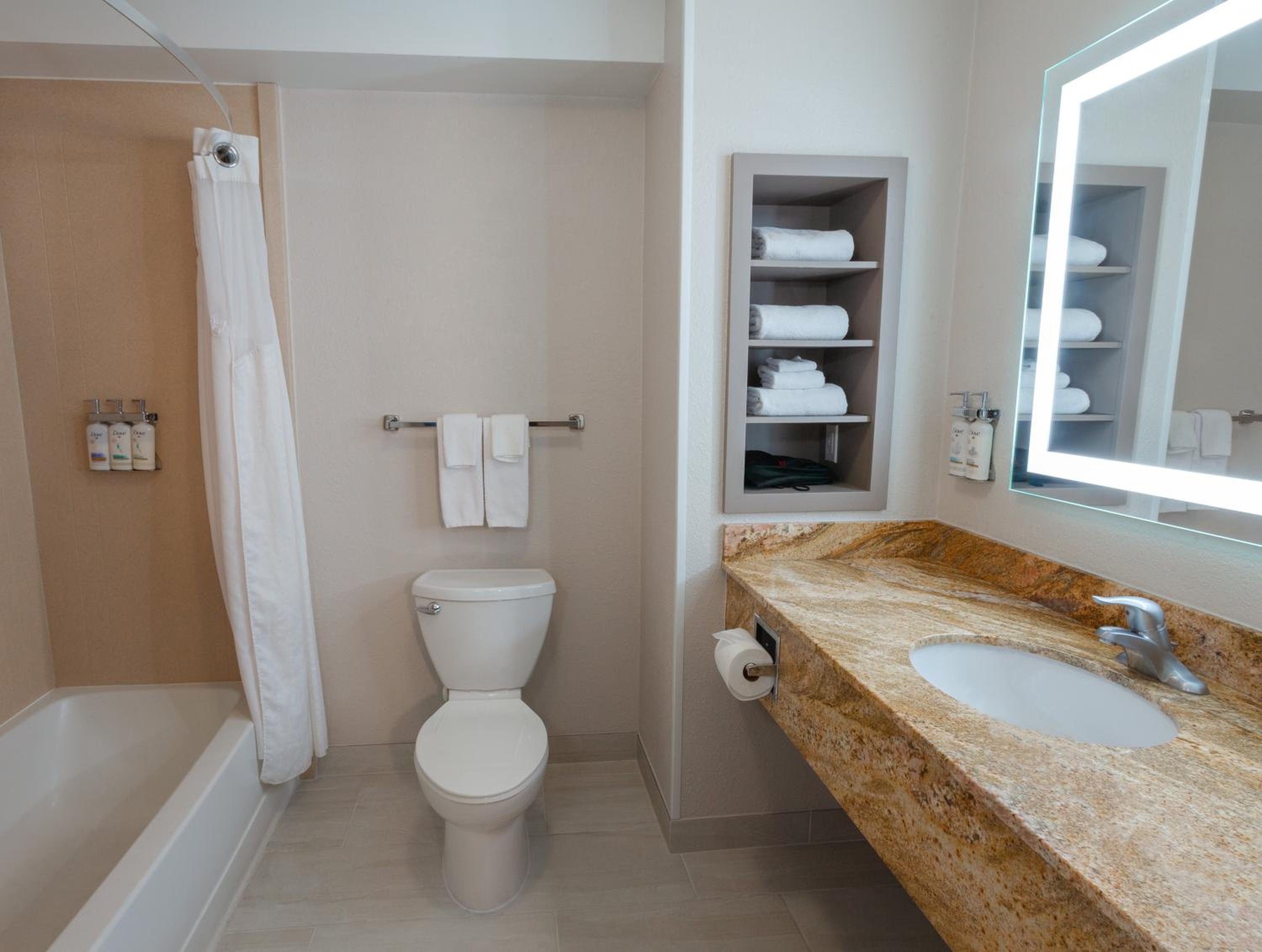 Standard Room with Two Queen Beds - Photo 1