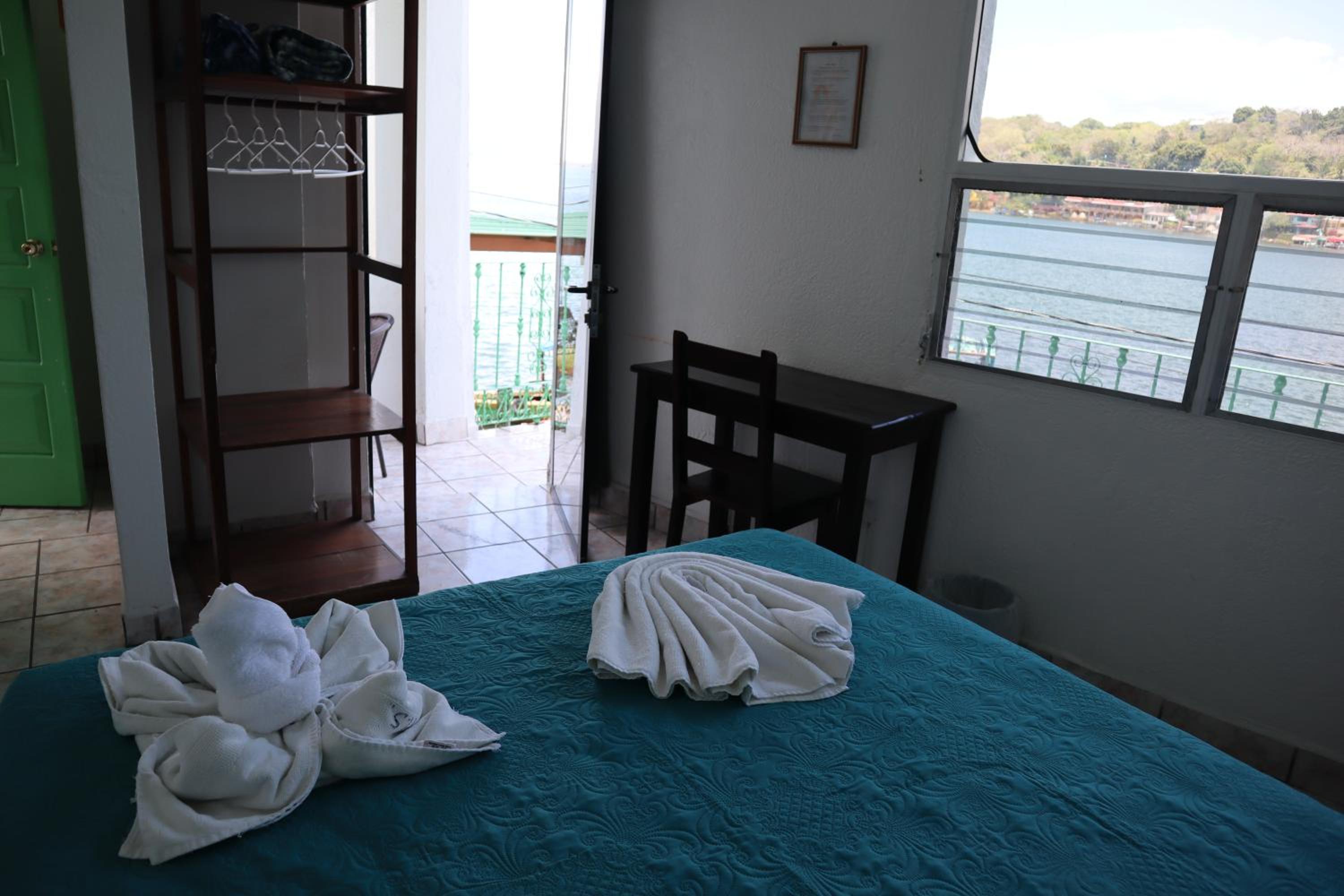 Double Room with Lake View photo 3