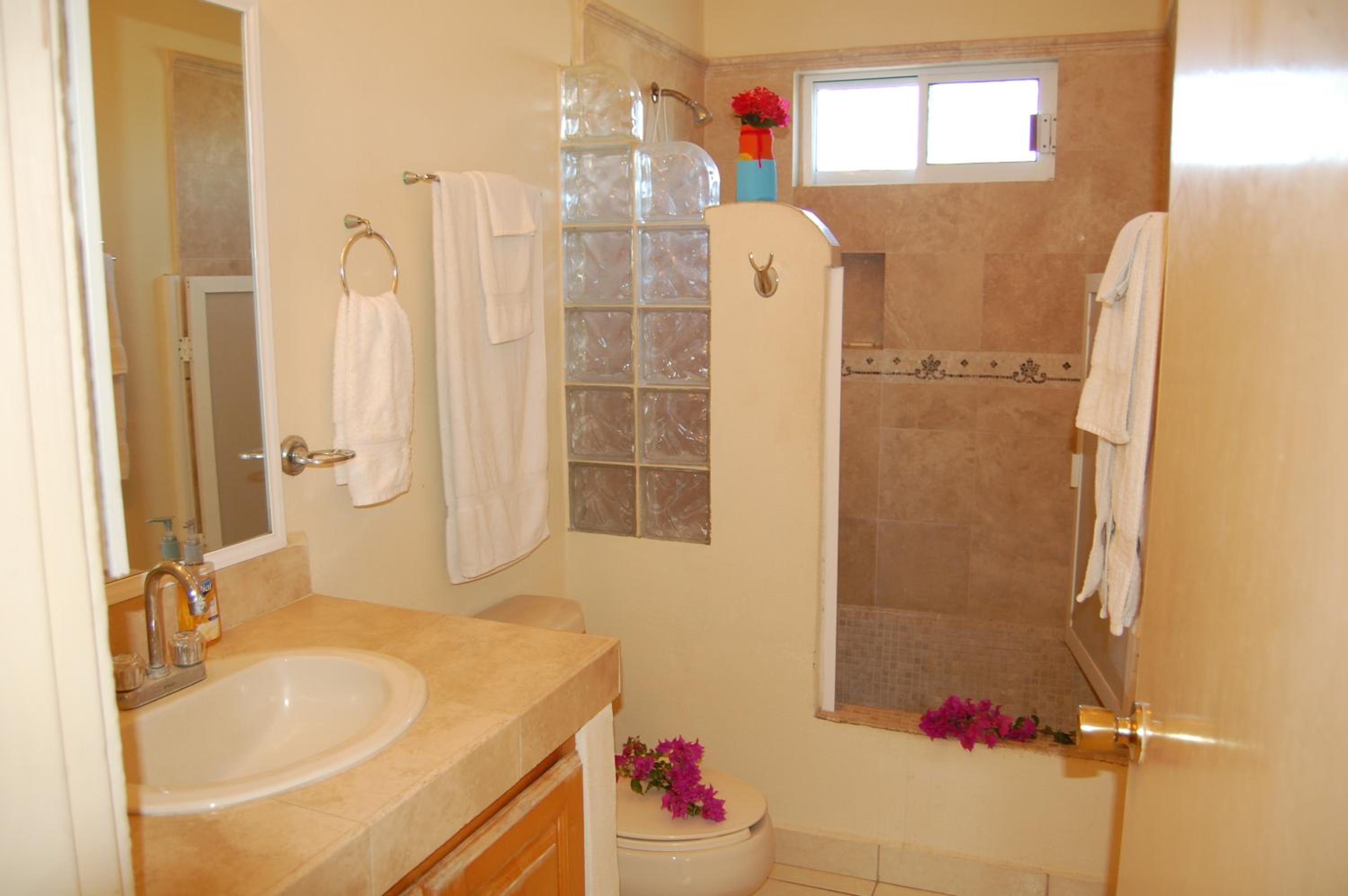 Two-Bedroom House photo 2