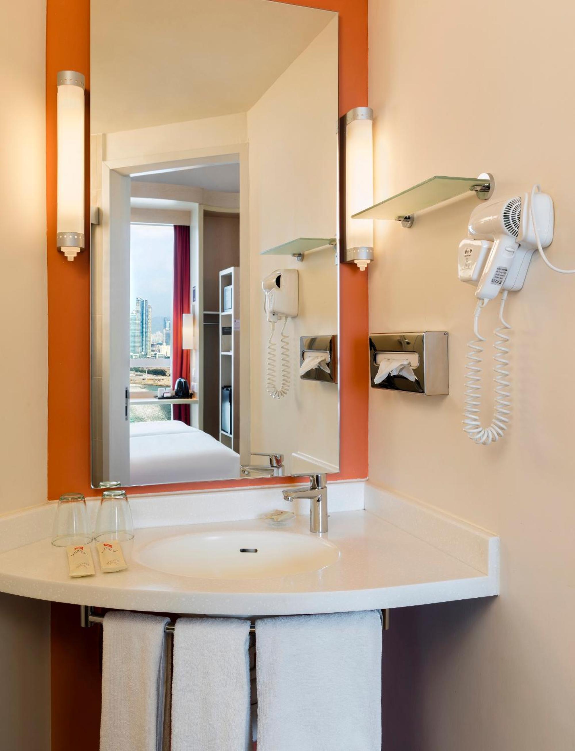 Standard Twin Room with City View