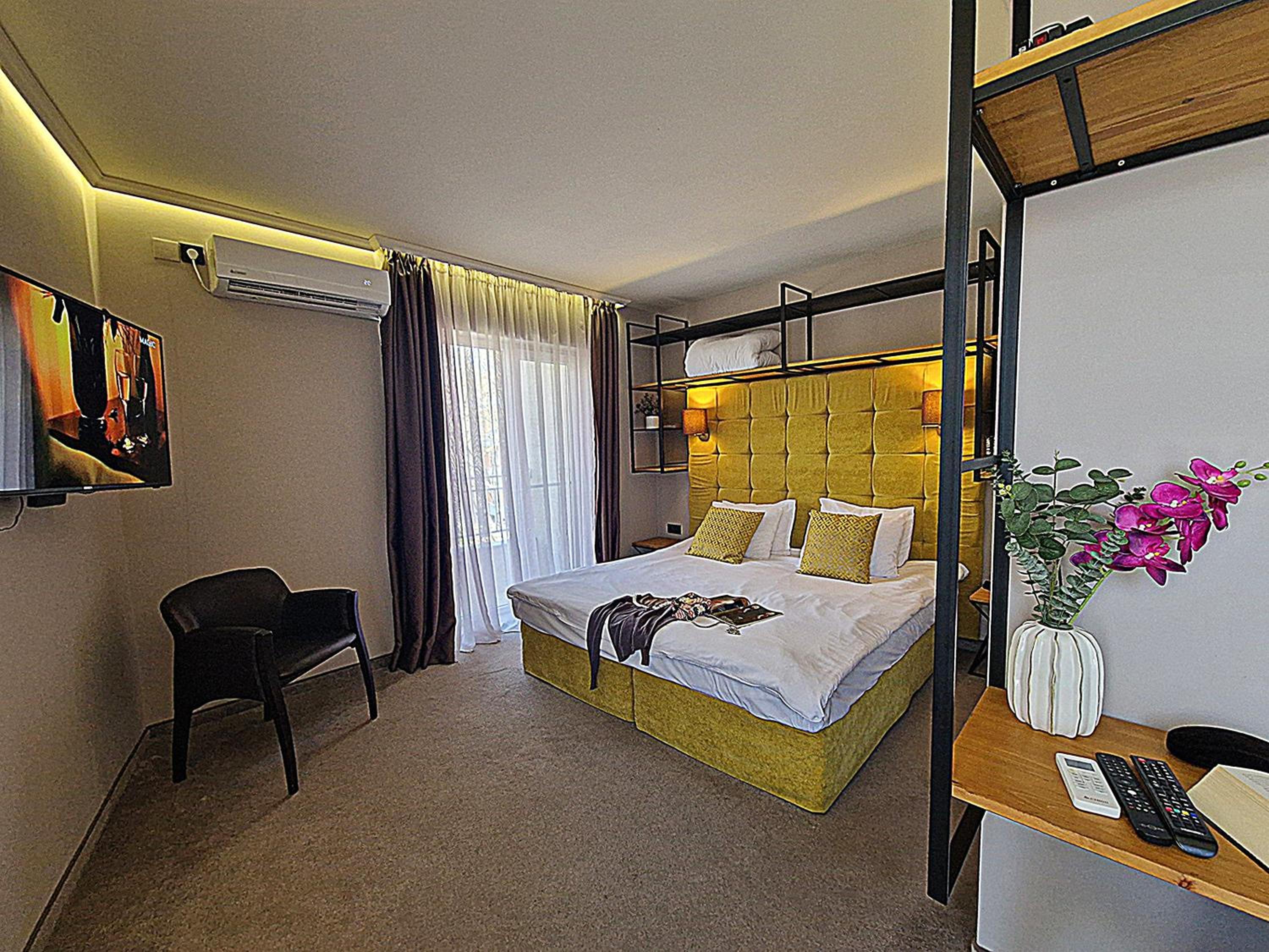 Deluxe Double Room with Balcony photo 1
