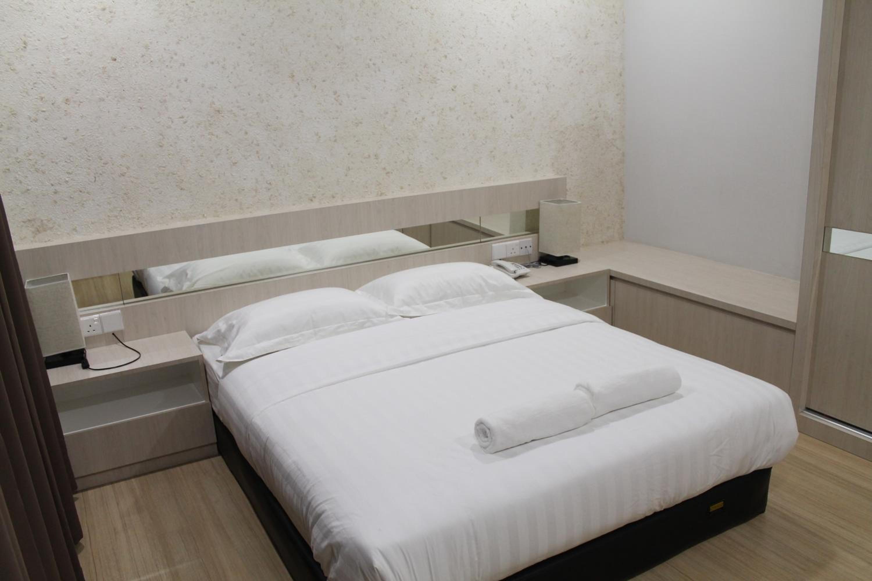 Standard Queen Room - no window