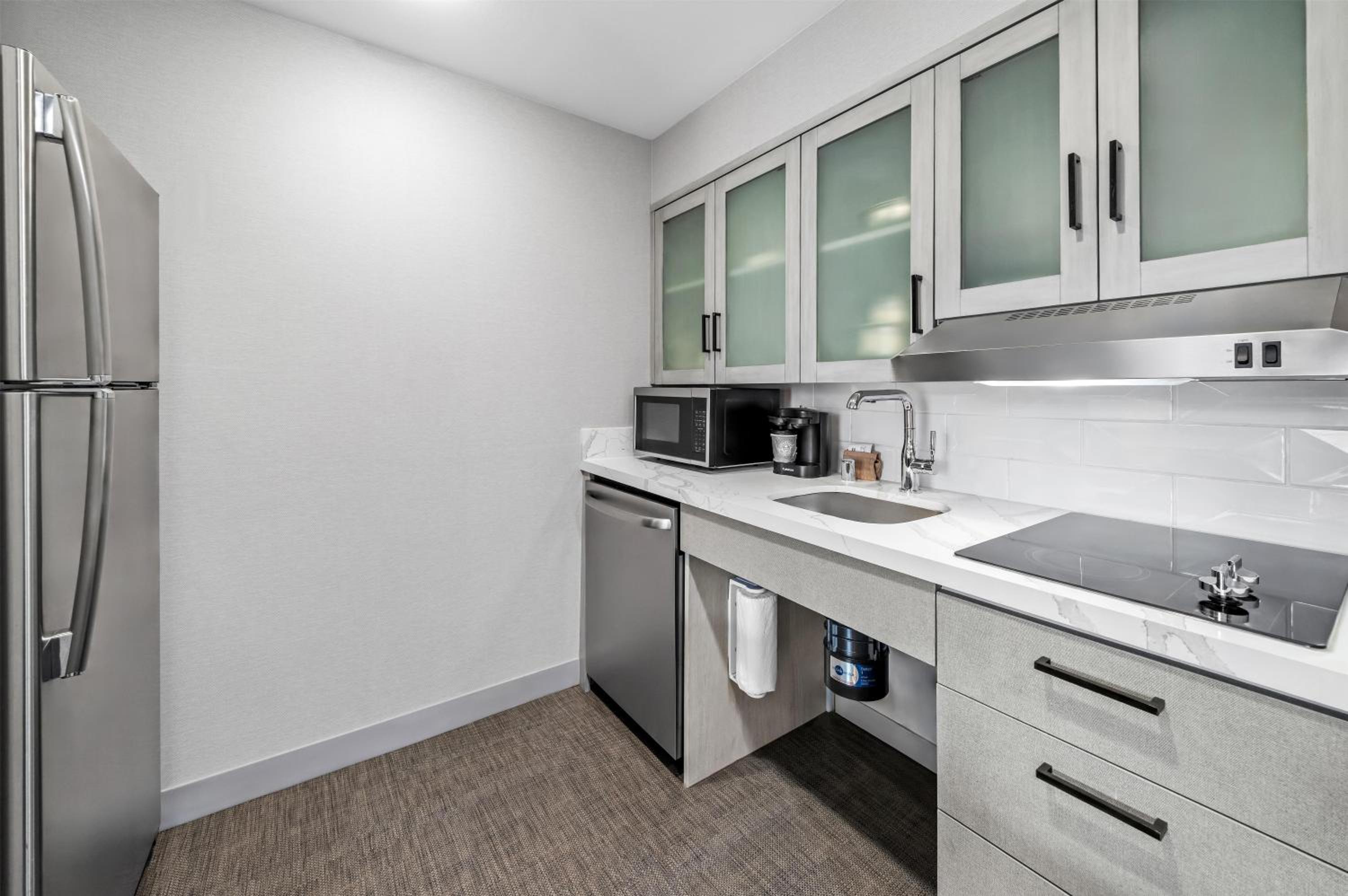 King Suite - Mobility Access/Non-Smoking - Photo 4