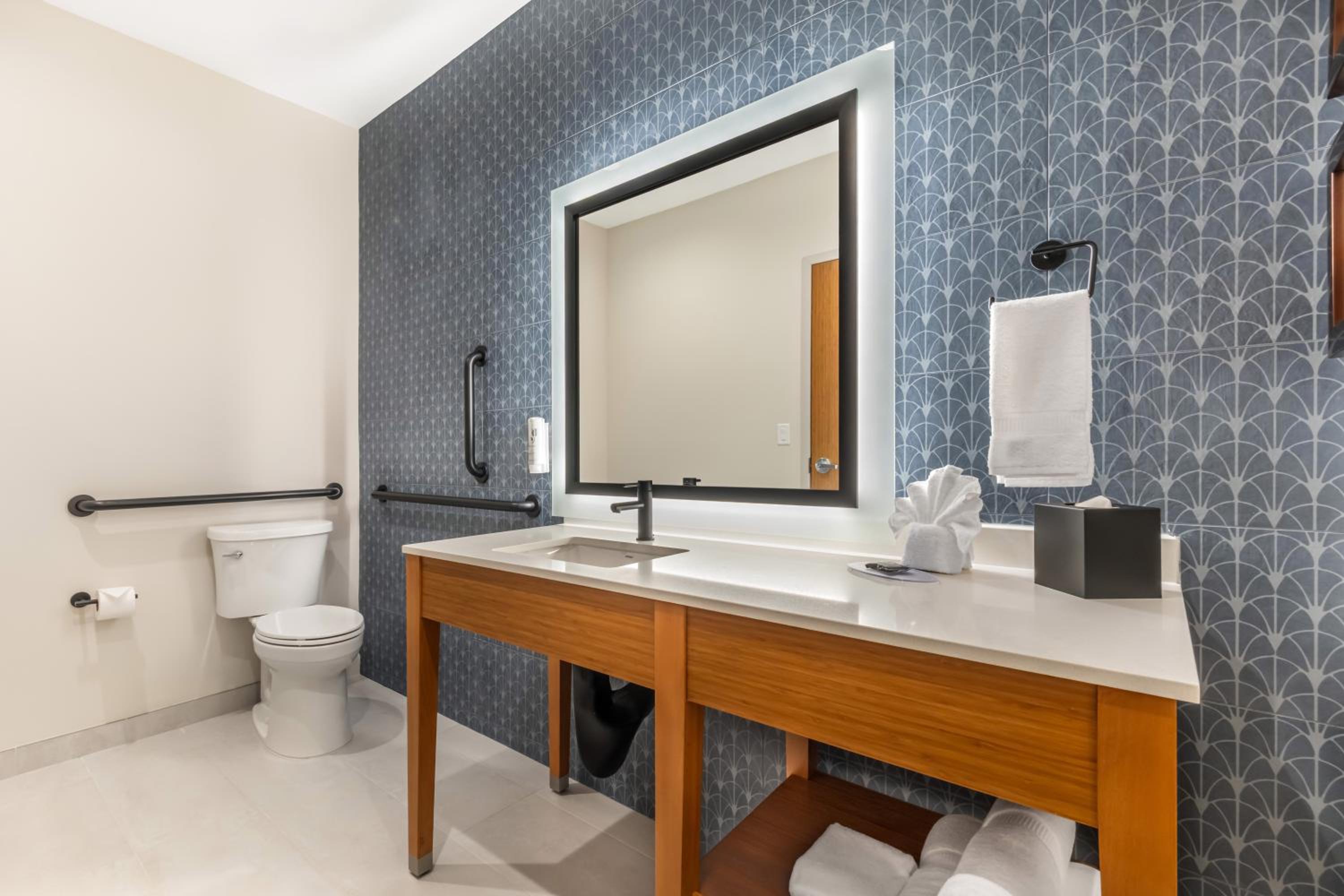 King Room - Disability Access/Non Smoking/Interior Hall photo 1