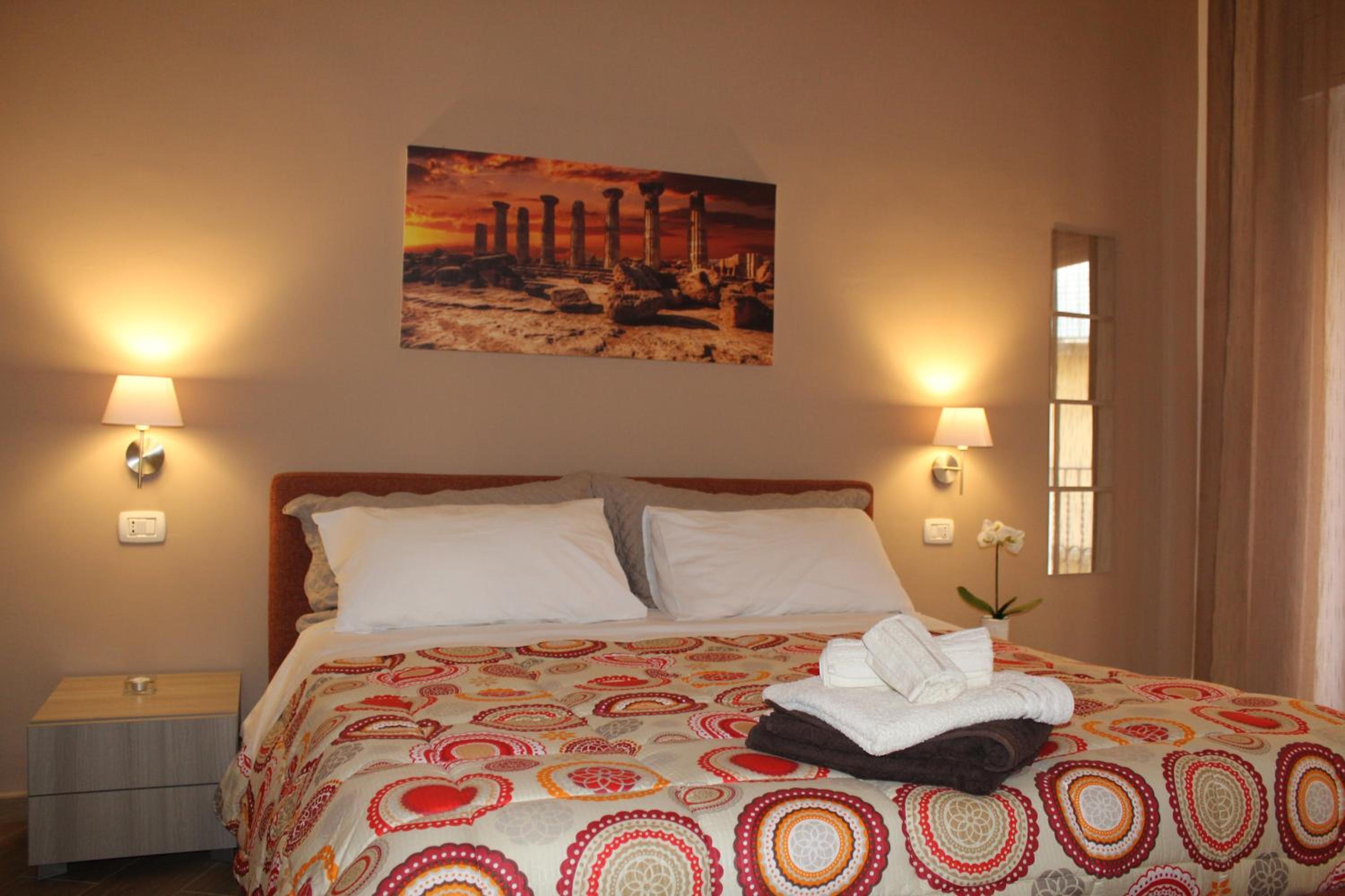 Triple Room with Balcony - Photo 12