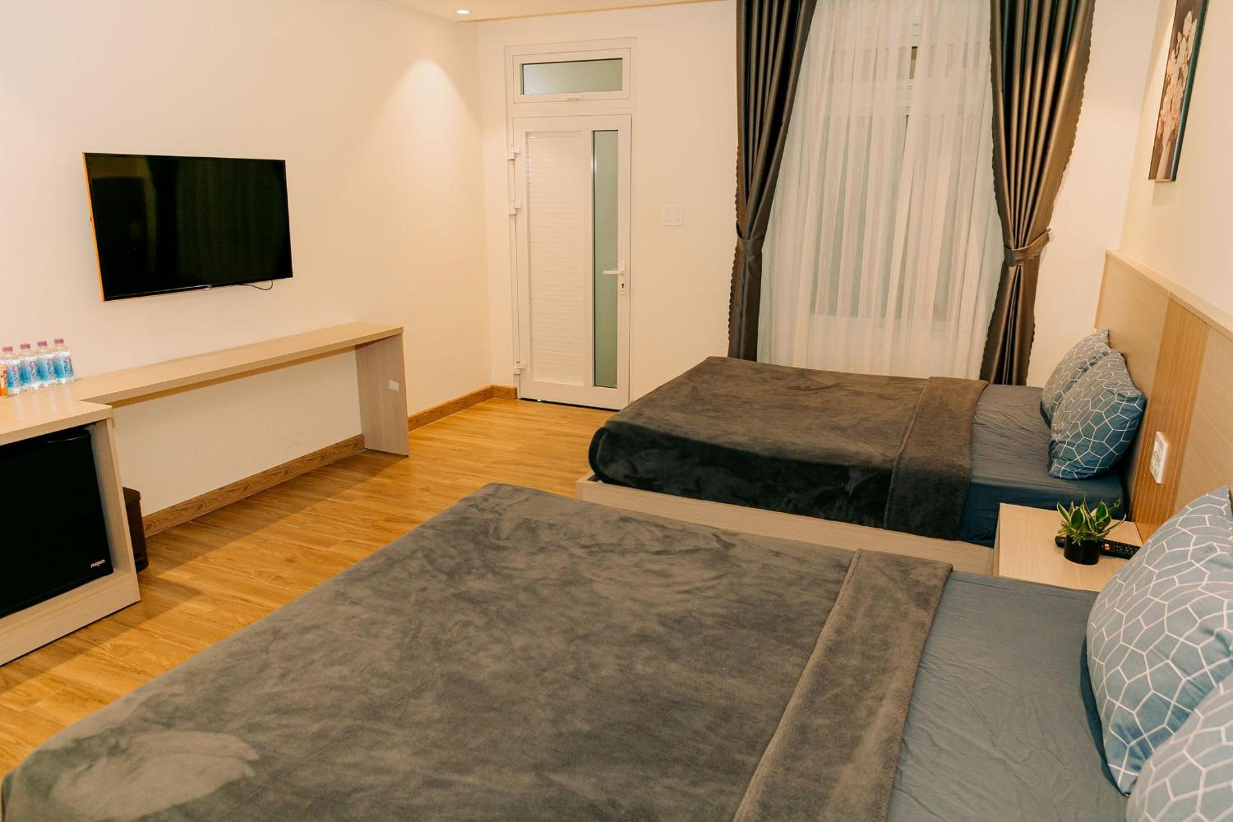 Standard Family Room - Photo 2
