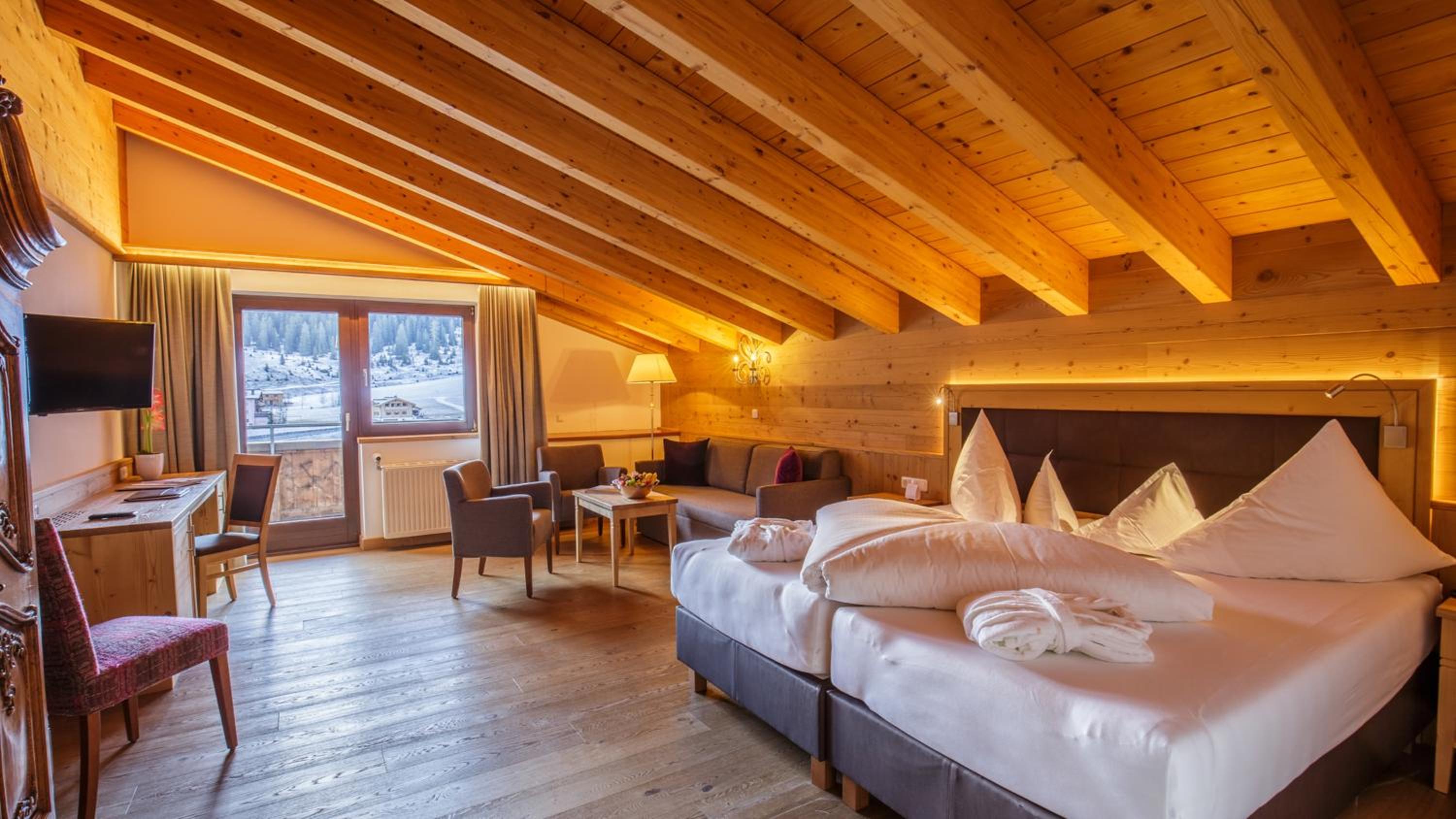 Junior Suite with Balcony photo 2