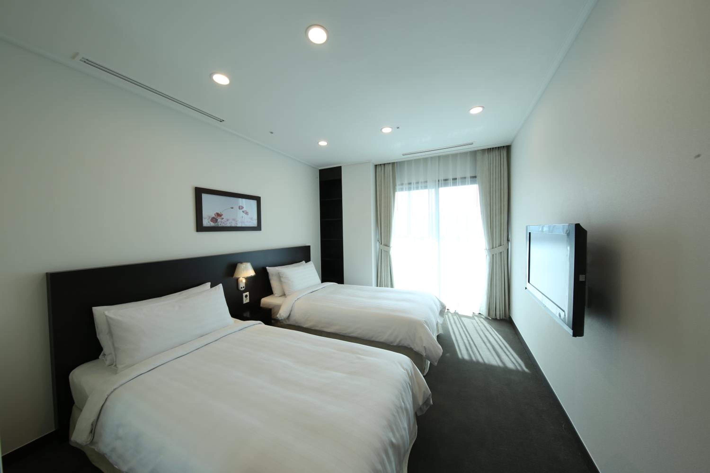 [ECO STAY-NO DAILY CLEANING] Penthouse Apartment(6 Adults)