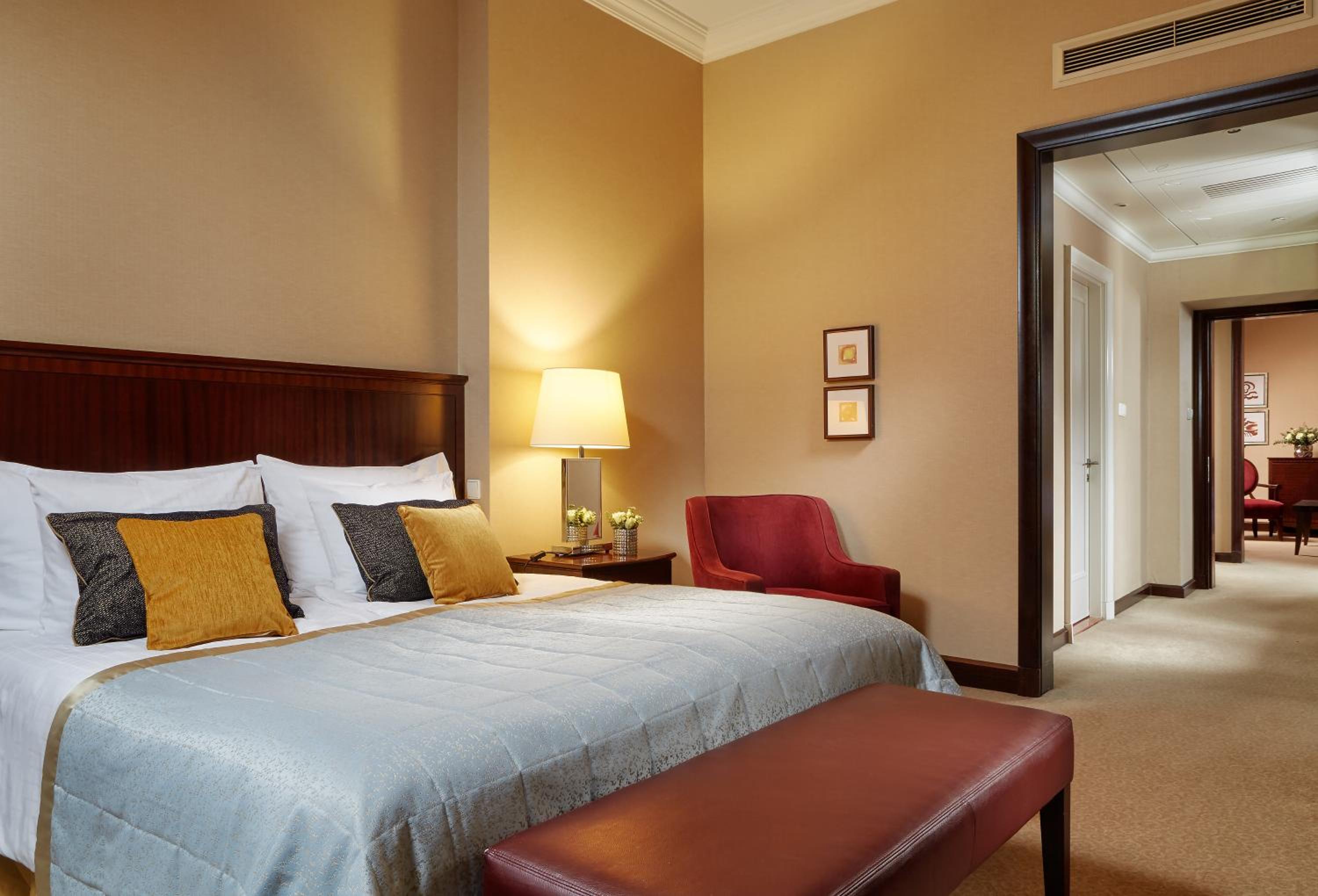 Deluxe Suite with Royal Spa and Executive Club Access