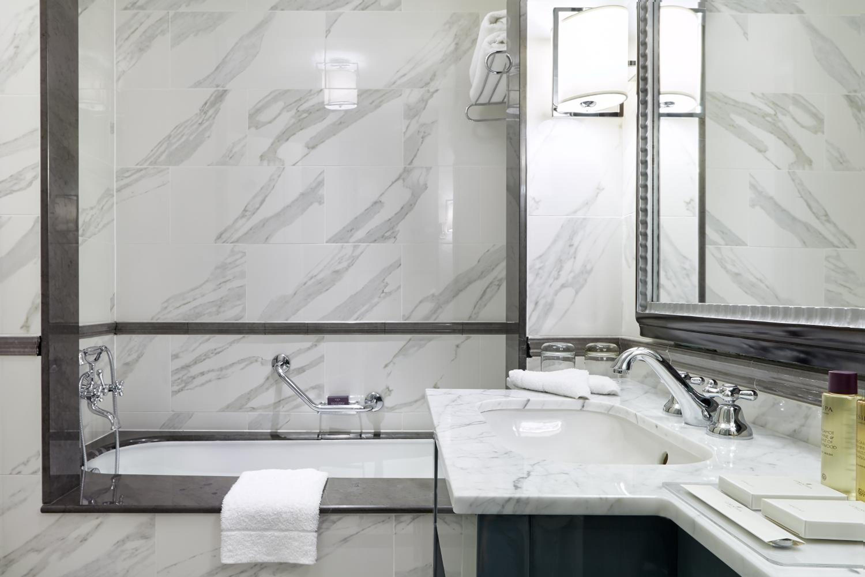 Executive Suite with Royal Spa and Executive Club Access