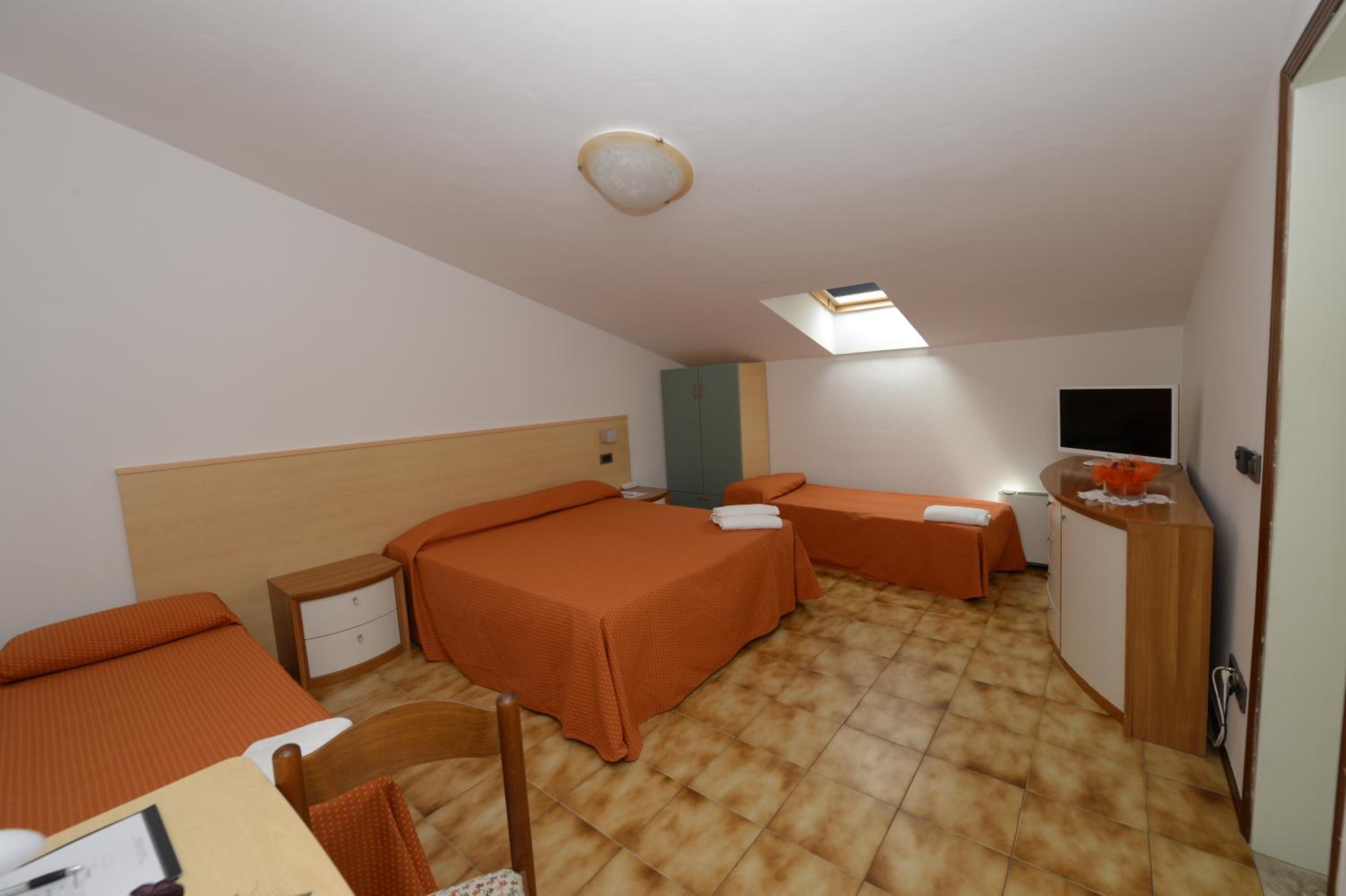 Attic Quadruple Room - Photo 1