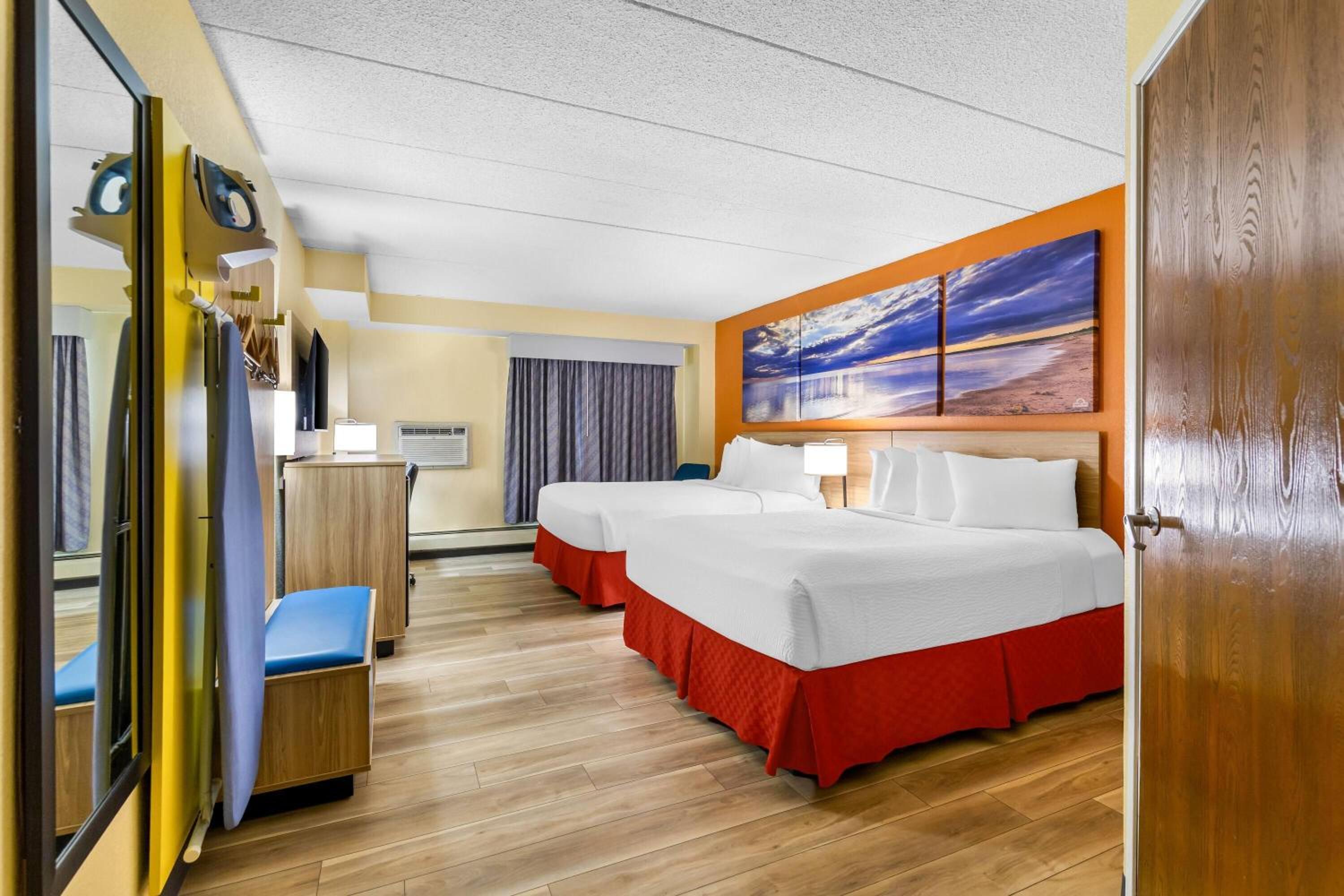 King Suite with Roll-In Shower - Mobility Accessible/Non-Smoking photo 2