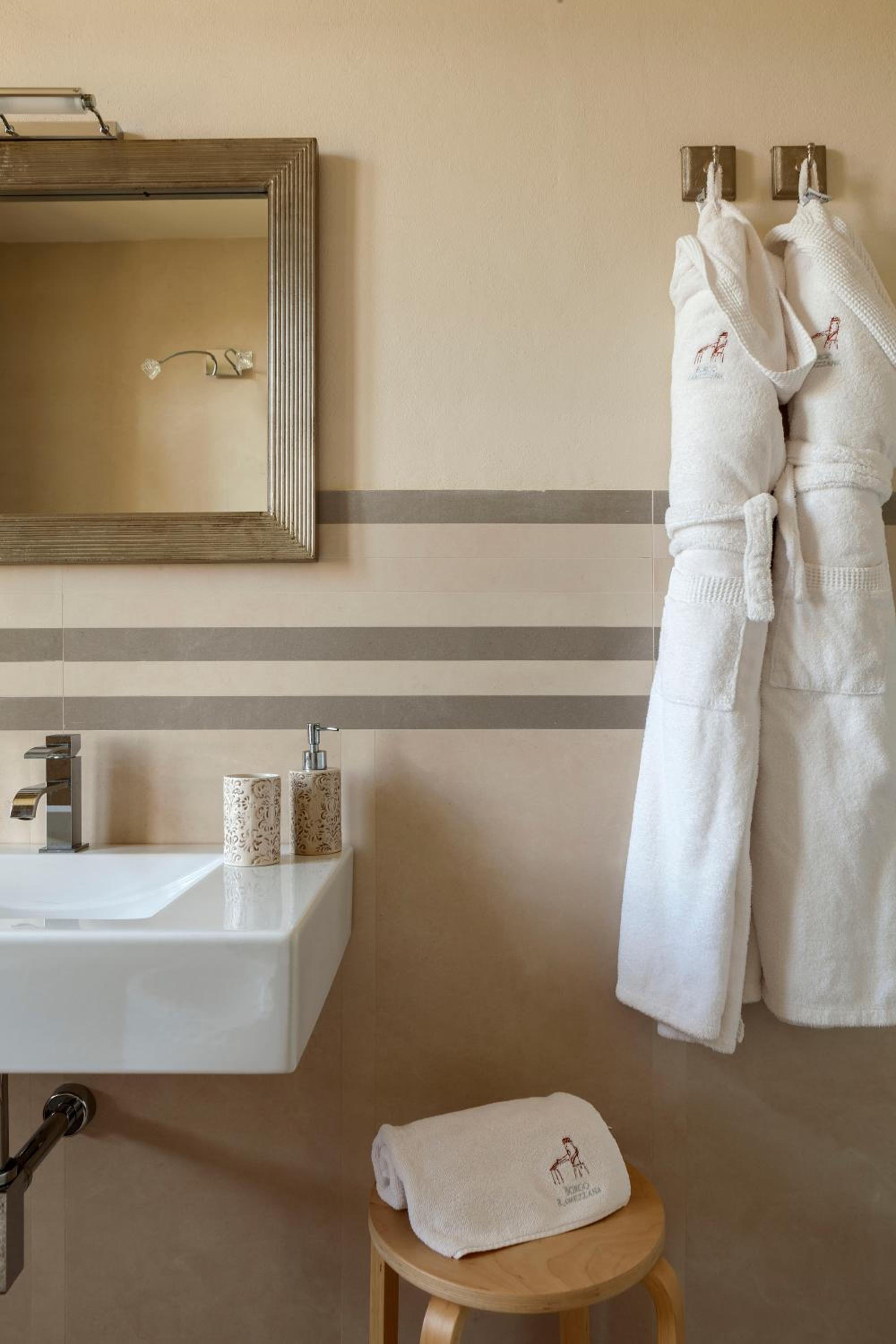 Suite - Photo 2