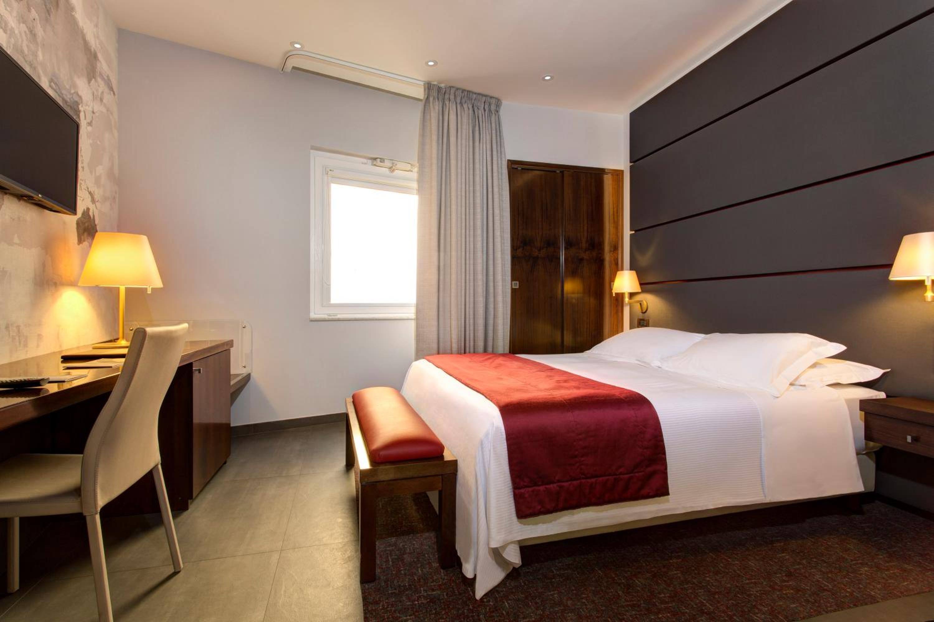 Classic Double or Twin Room thumbnail 6