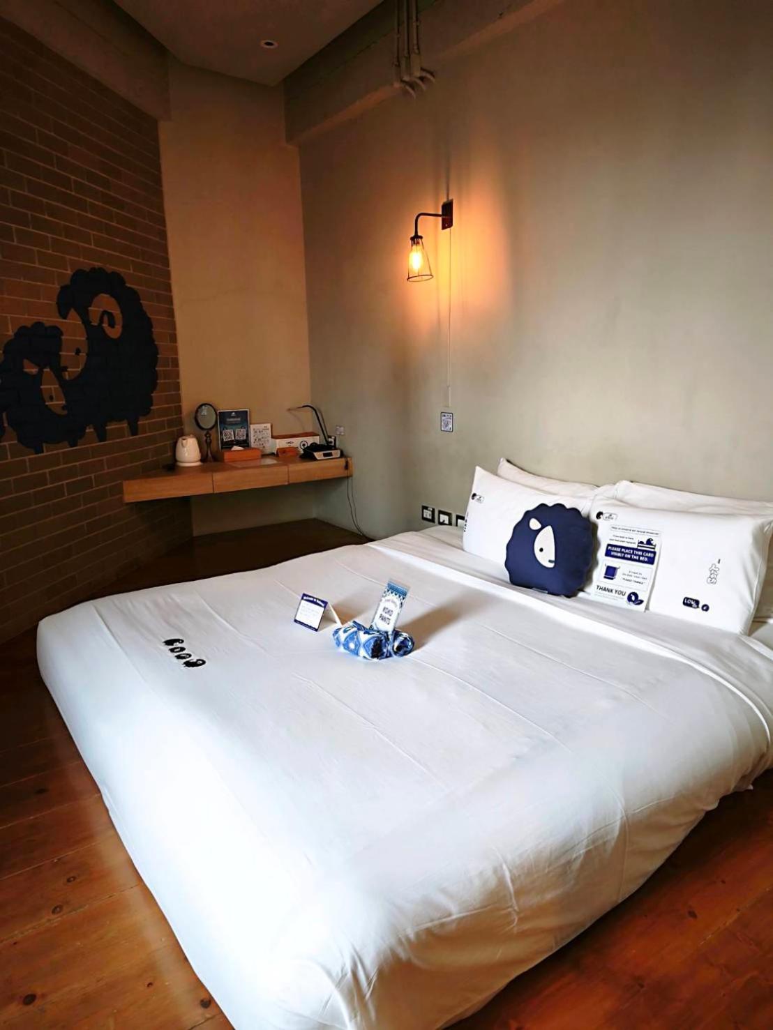 Deluxe King Room photo 2