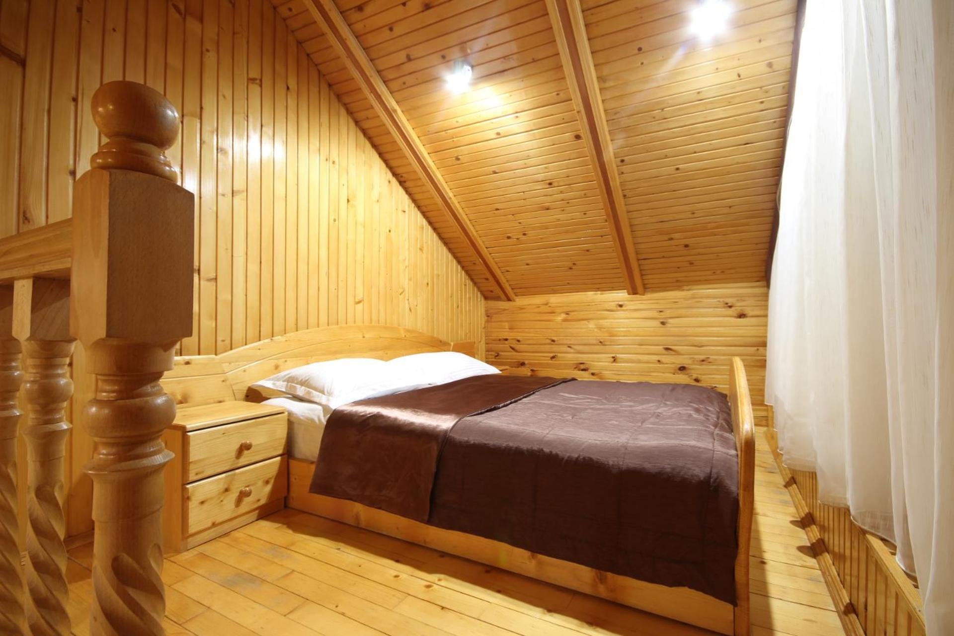 Five-Bedroom House photo 3