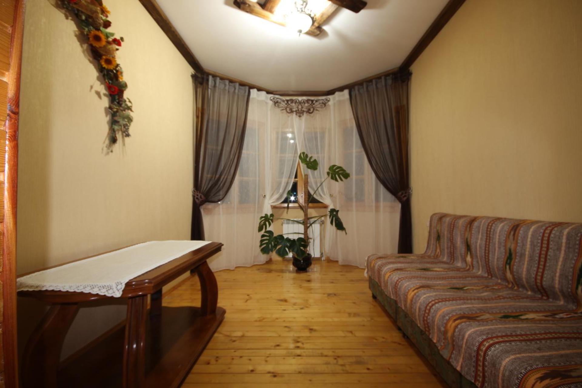 Five-Bedroom House photo 2