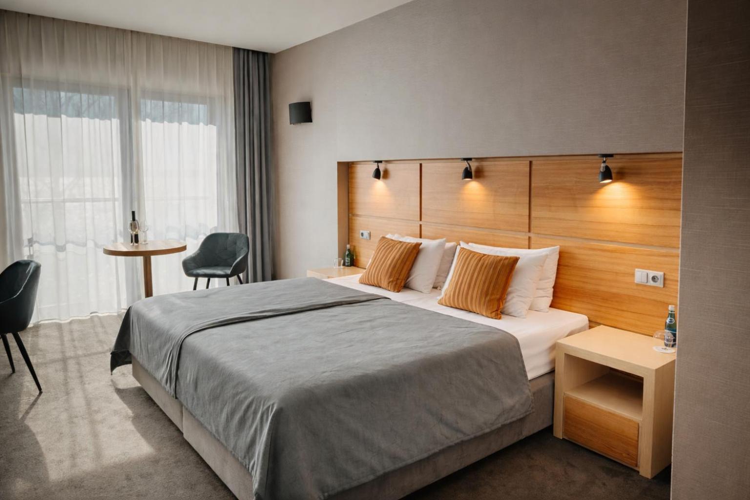 Standard Double or Twin Room with Lake view photo 3