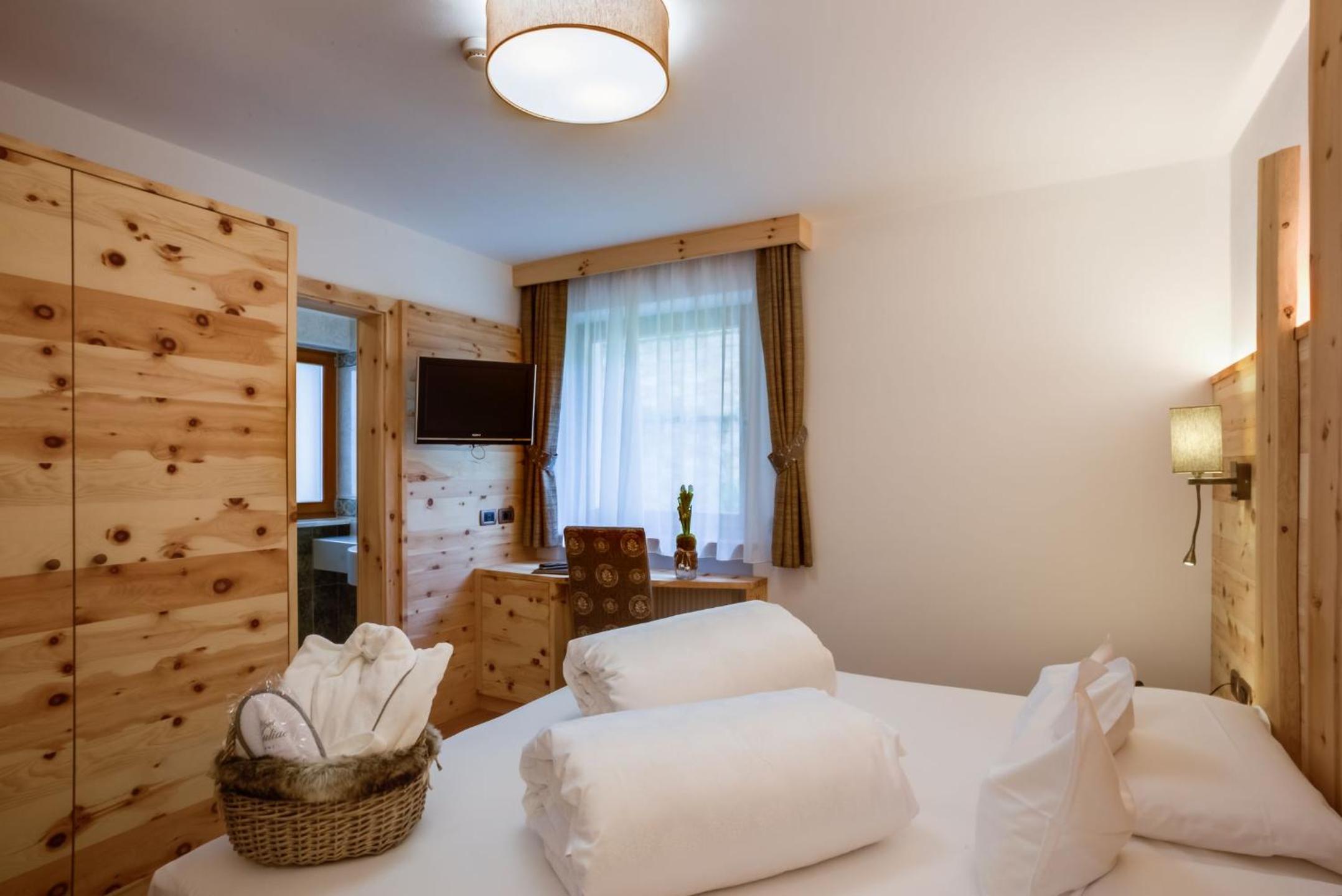 Single Room with Bath photo 1