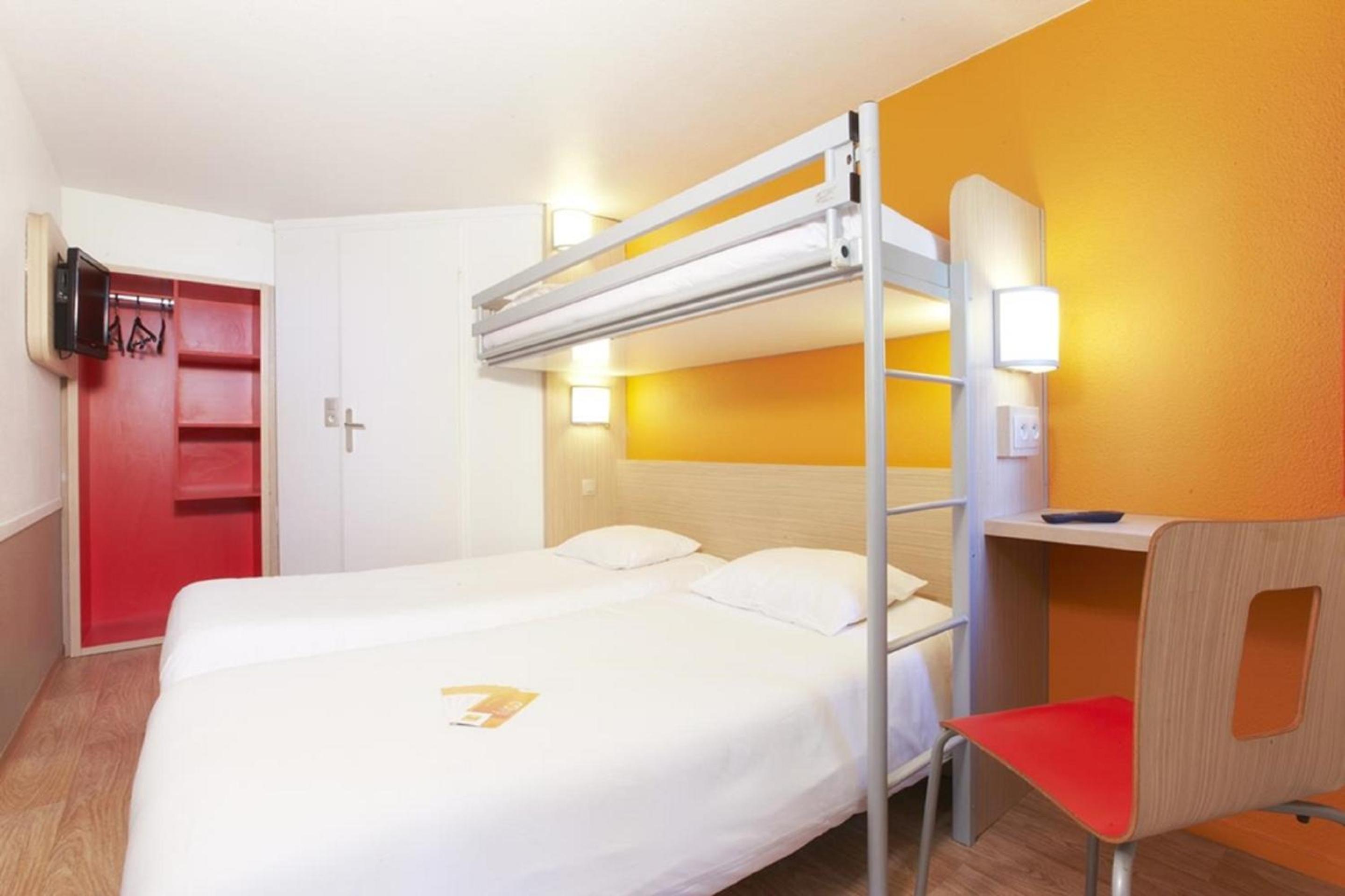 Triple Room (1 Double Bed + 1 Single Bed) - Photo 5