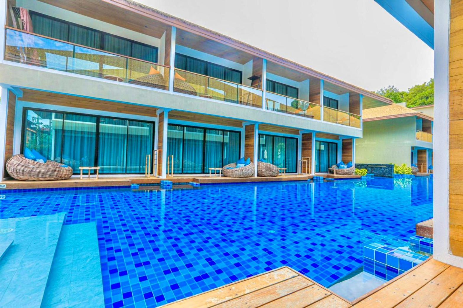 Superior Pool Access Twin Room photo 3