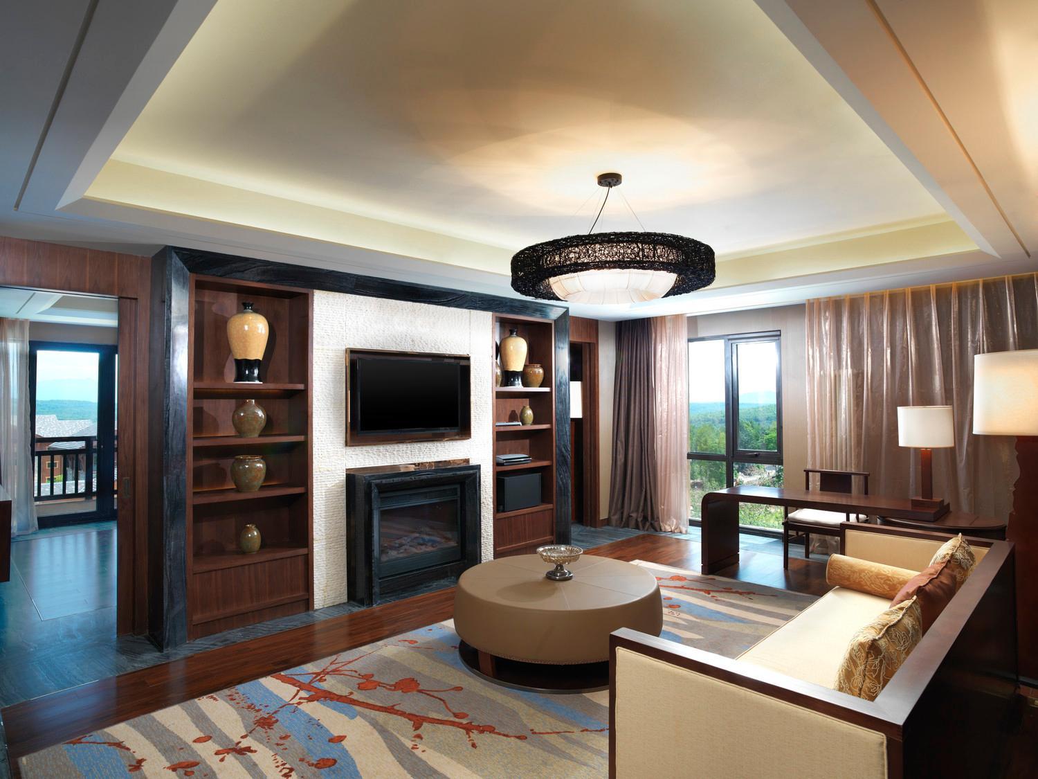 Executive One-Bedroom Vice Presidential Suite - Lounge Access photo 3