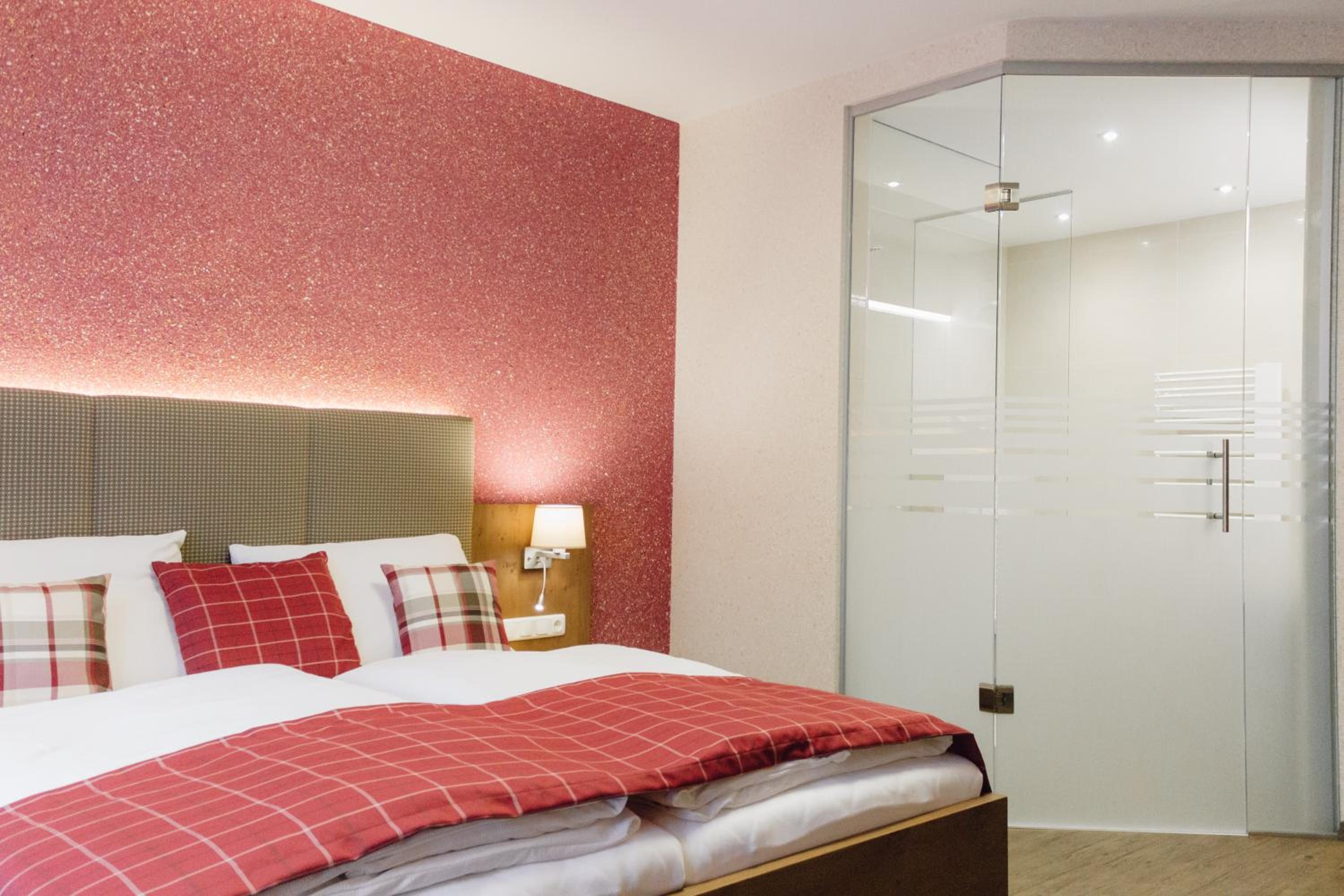 Deluxe Double Room with Balcony - Photo 5