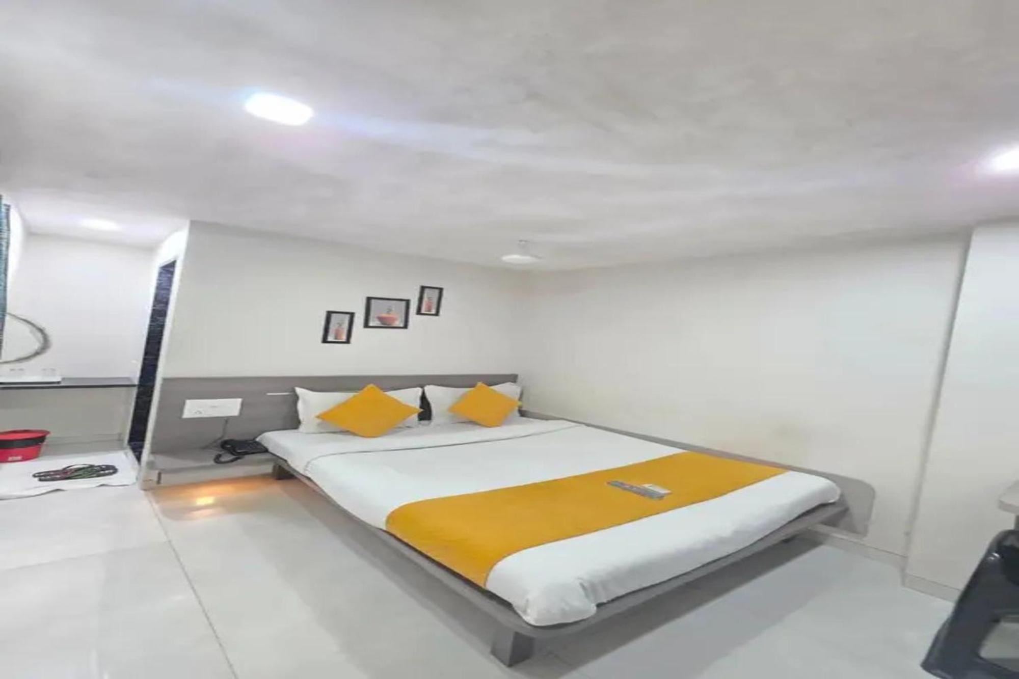 Deluxe Room - Photo 2