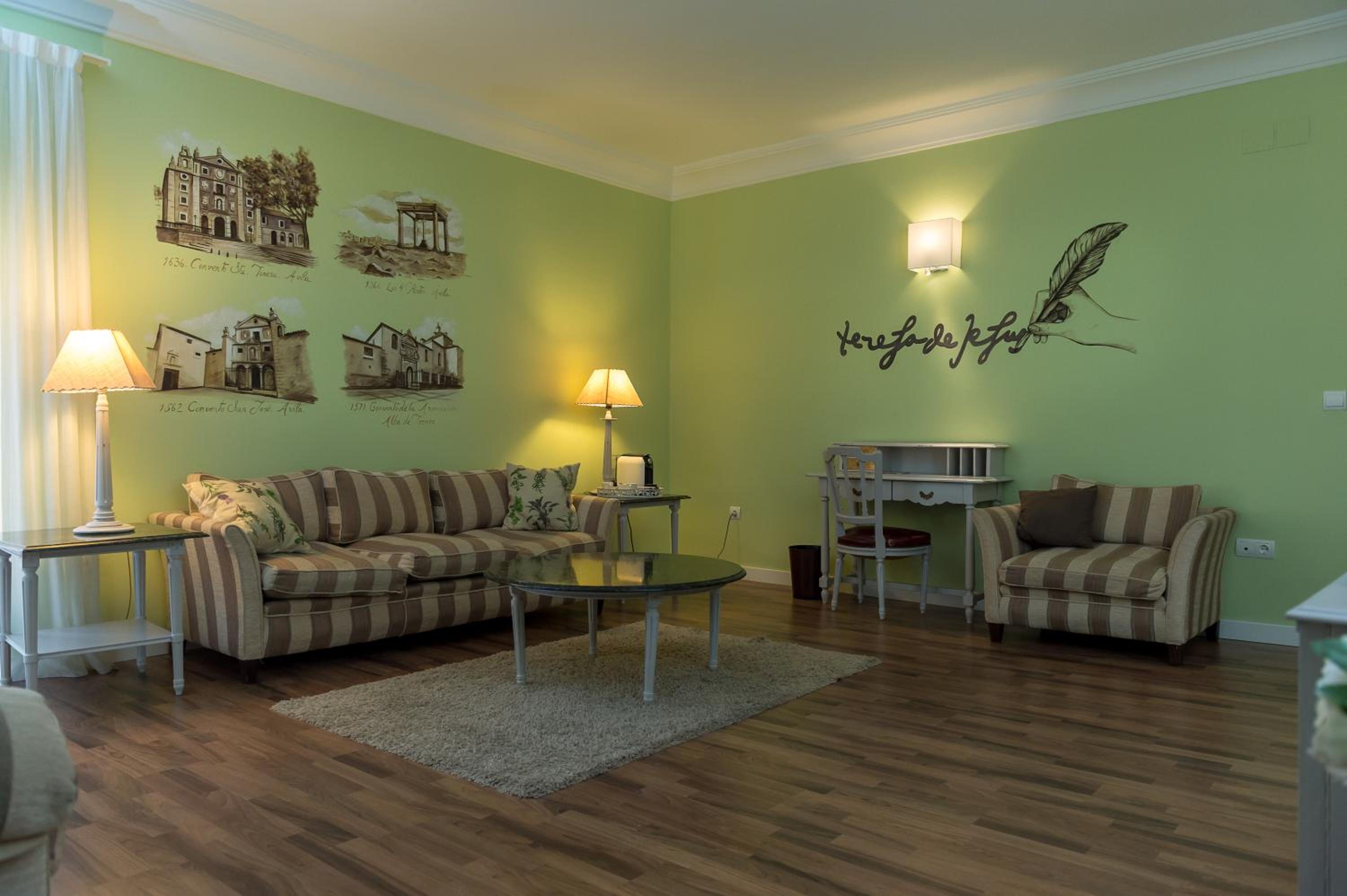 Superior Family Room - Photo 11