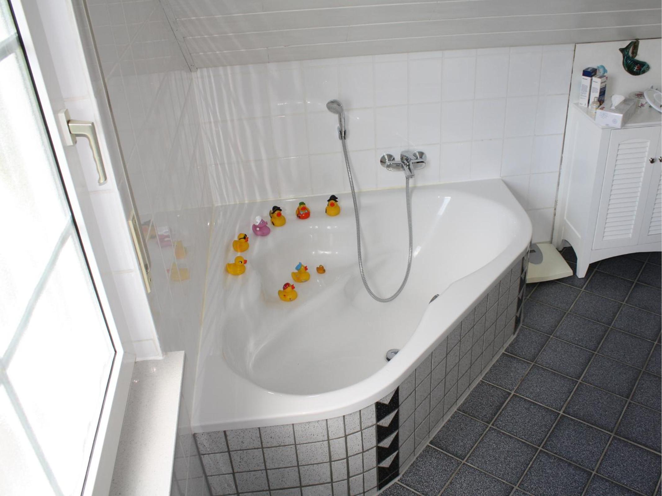 Apartment with Balcony - Photo 5