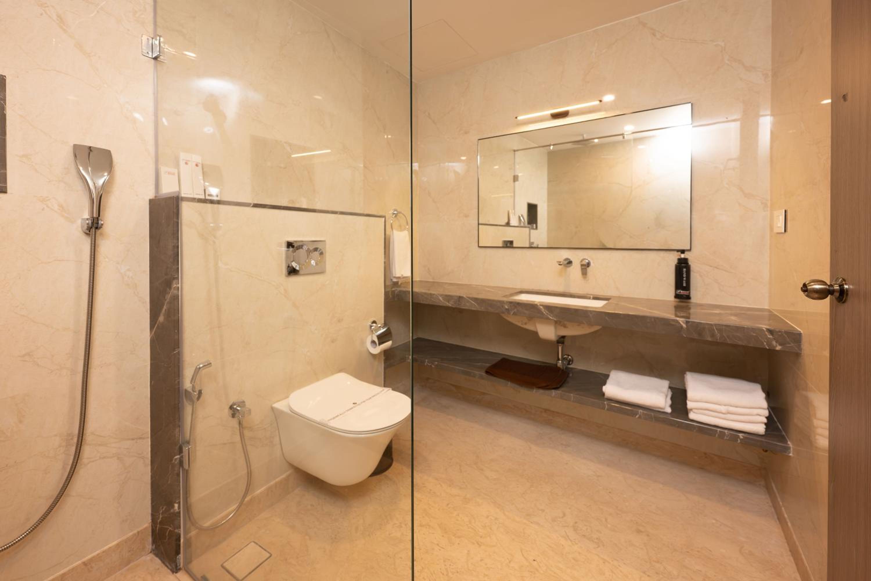Superior King Room - Photo 3