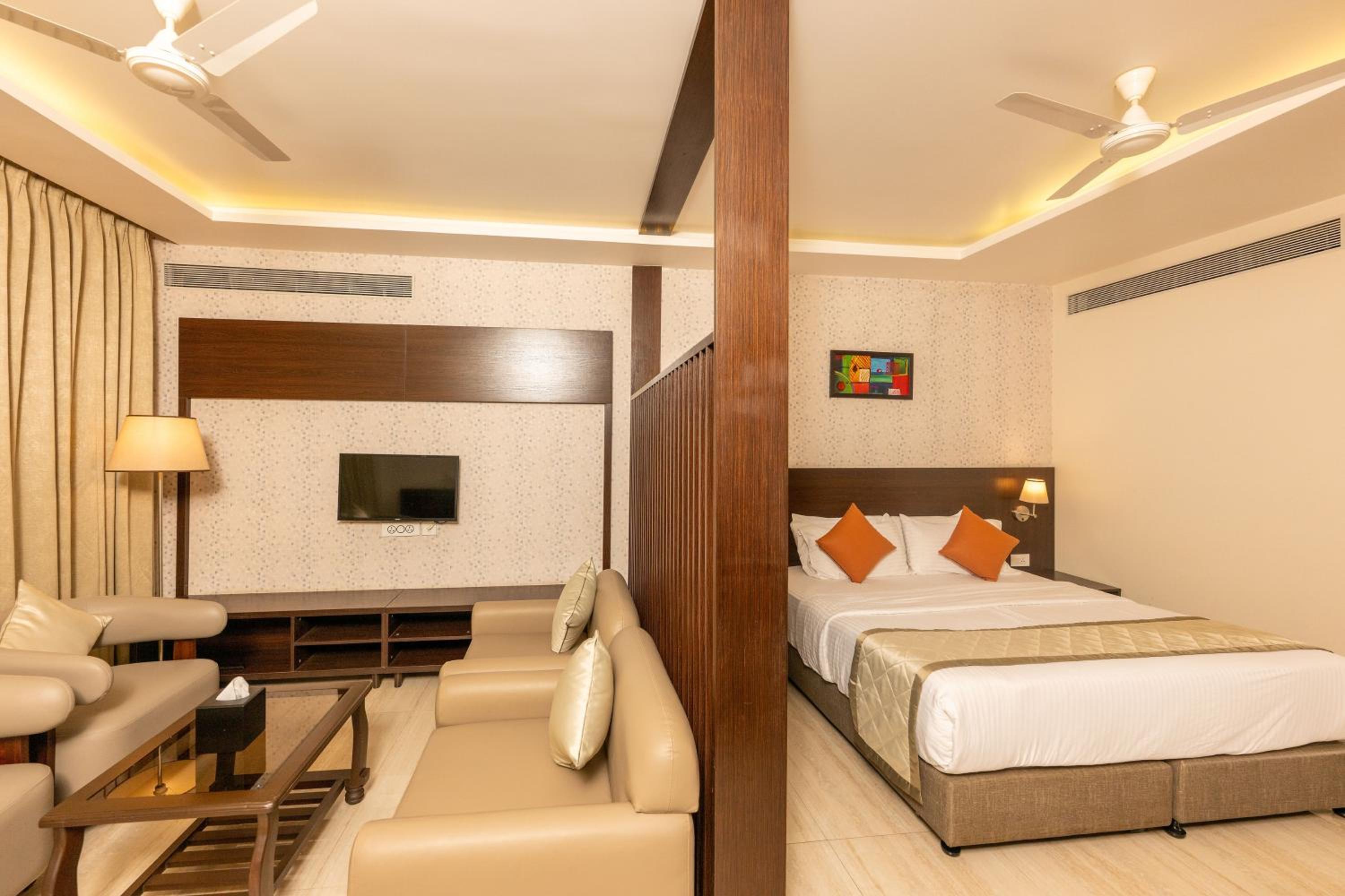 Executive Suite - Photo 1