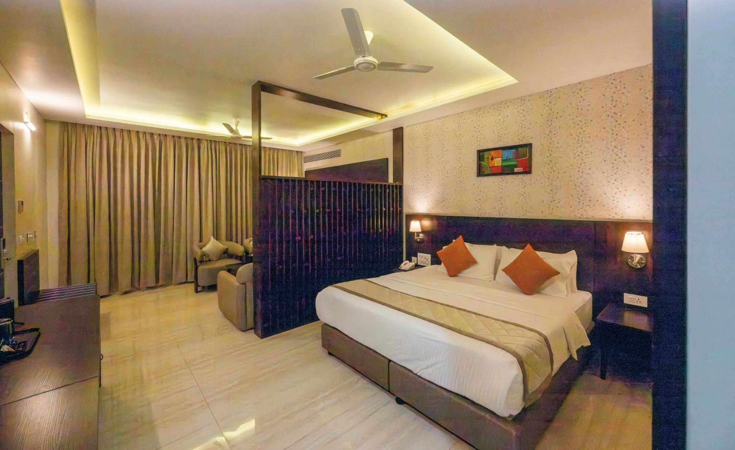 Executive Suite - Photo 3